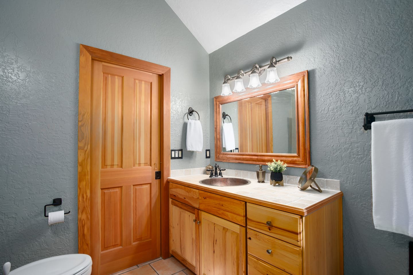 Get ready in style with our sleek sink and vanity mirror combo!