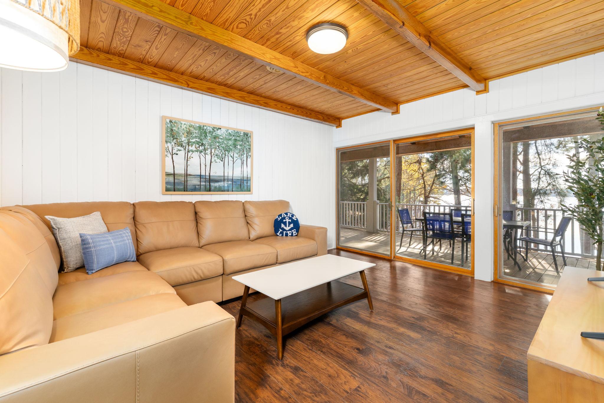 Relax on the large, comfortable leather couch while looking at the lake!