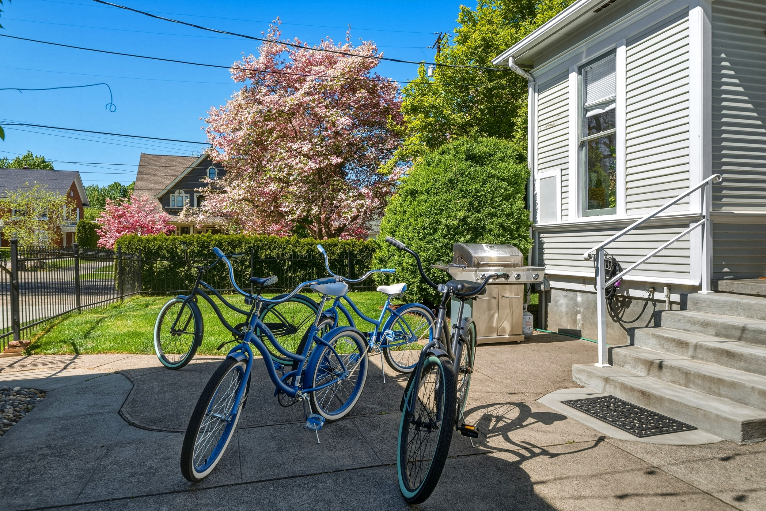 4 adult bicycles available for guests