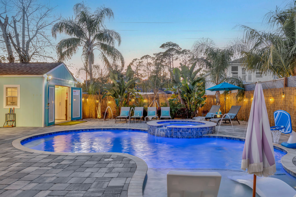 Spacious backyard with plenty of room for the whole group