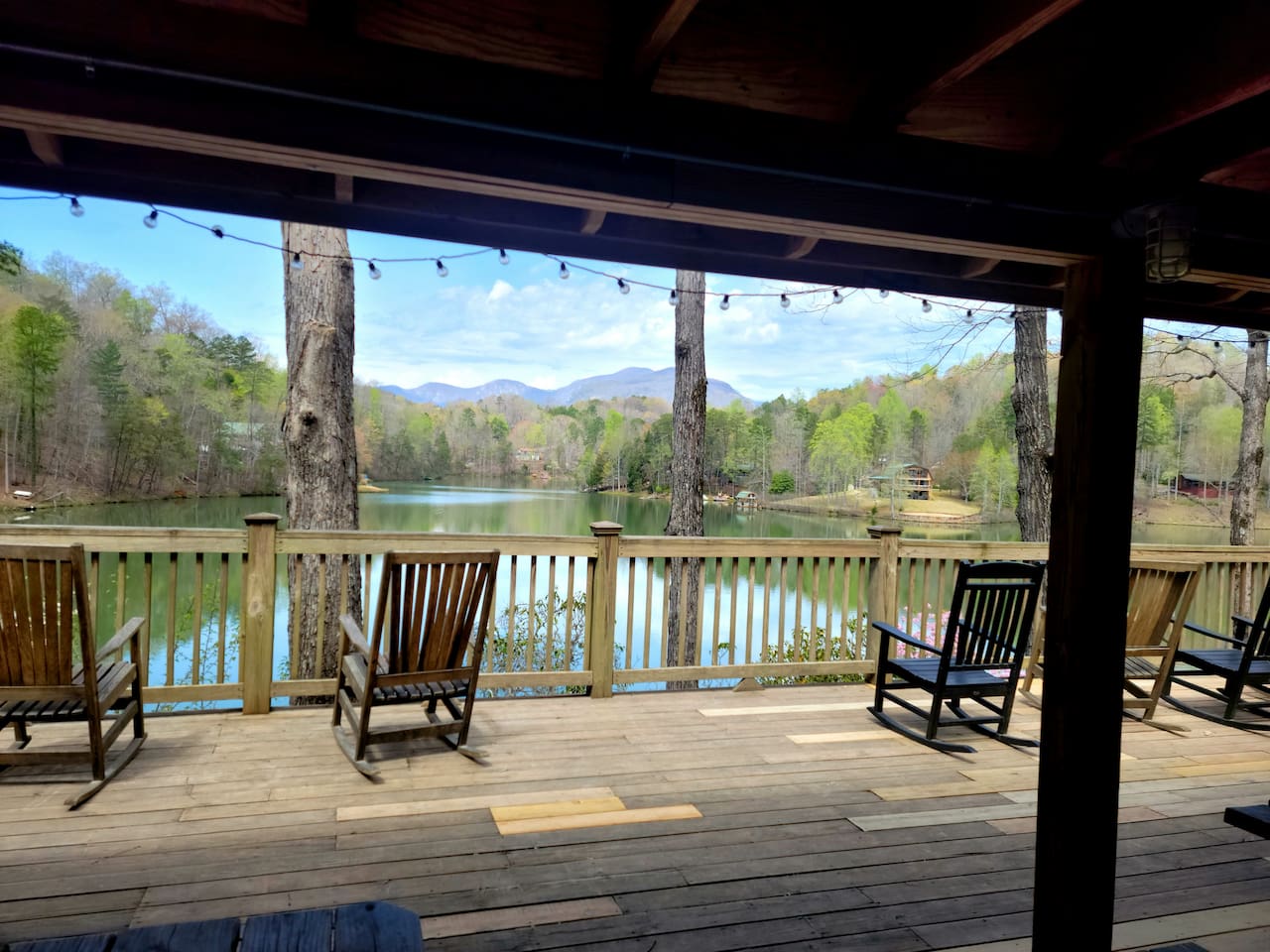 Beach pavilion, minutes from the cabin!