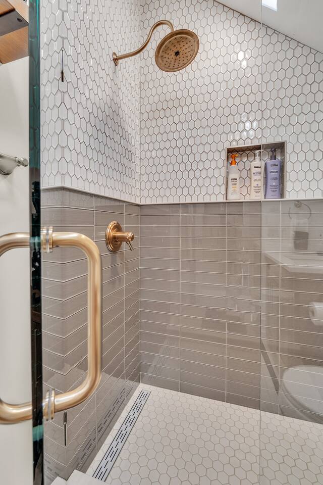 Exquisite Luxury Shower. Beautiful tile work
