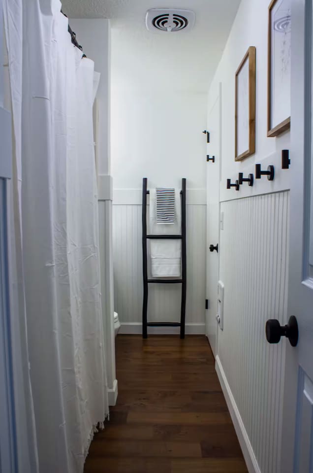 Plush towels at the ready, because even the little details are taken care of here.