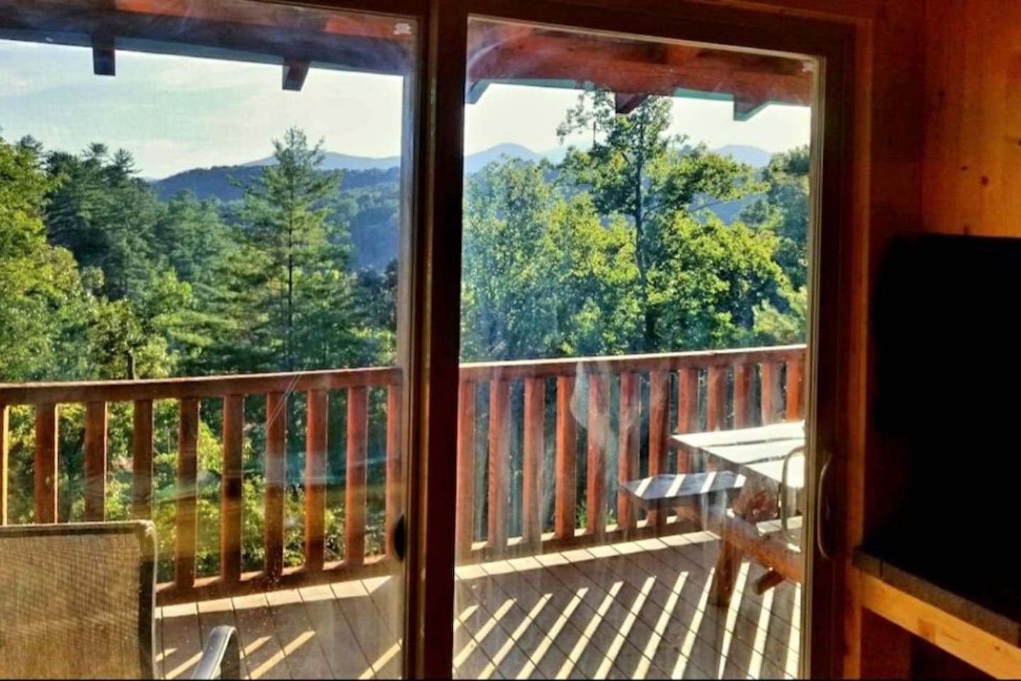 Living room river / mountain and river view