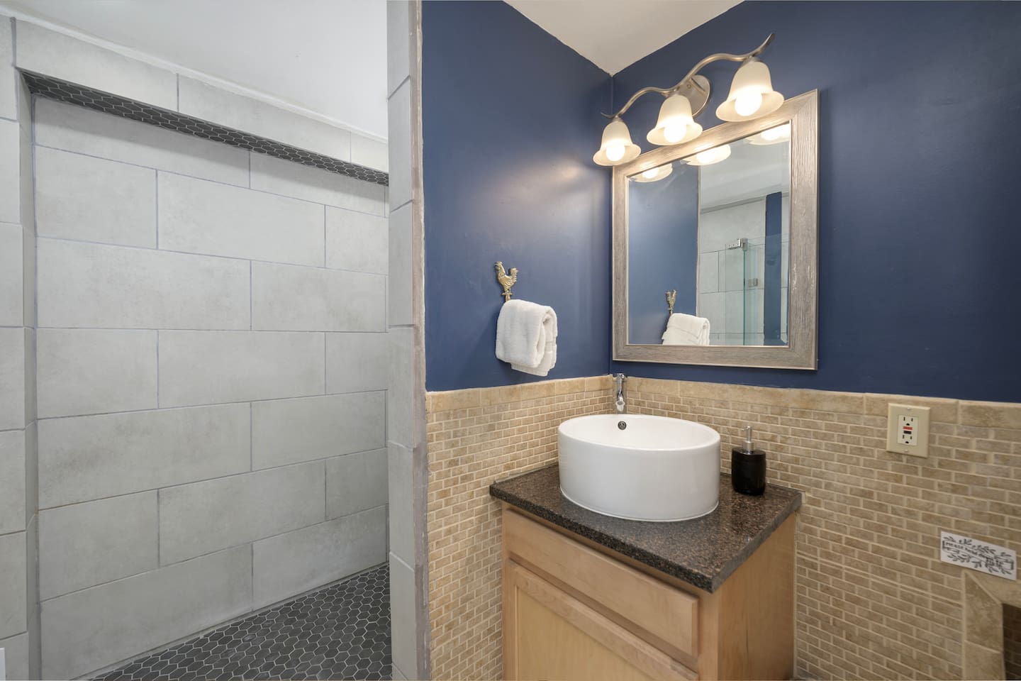 Hallway bathroom for bedrooms 9 and 10 on lower level