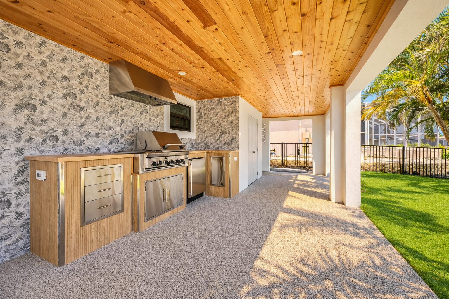 Outdoor built-in BBQ on downstairs patio