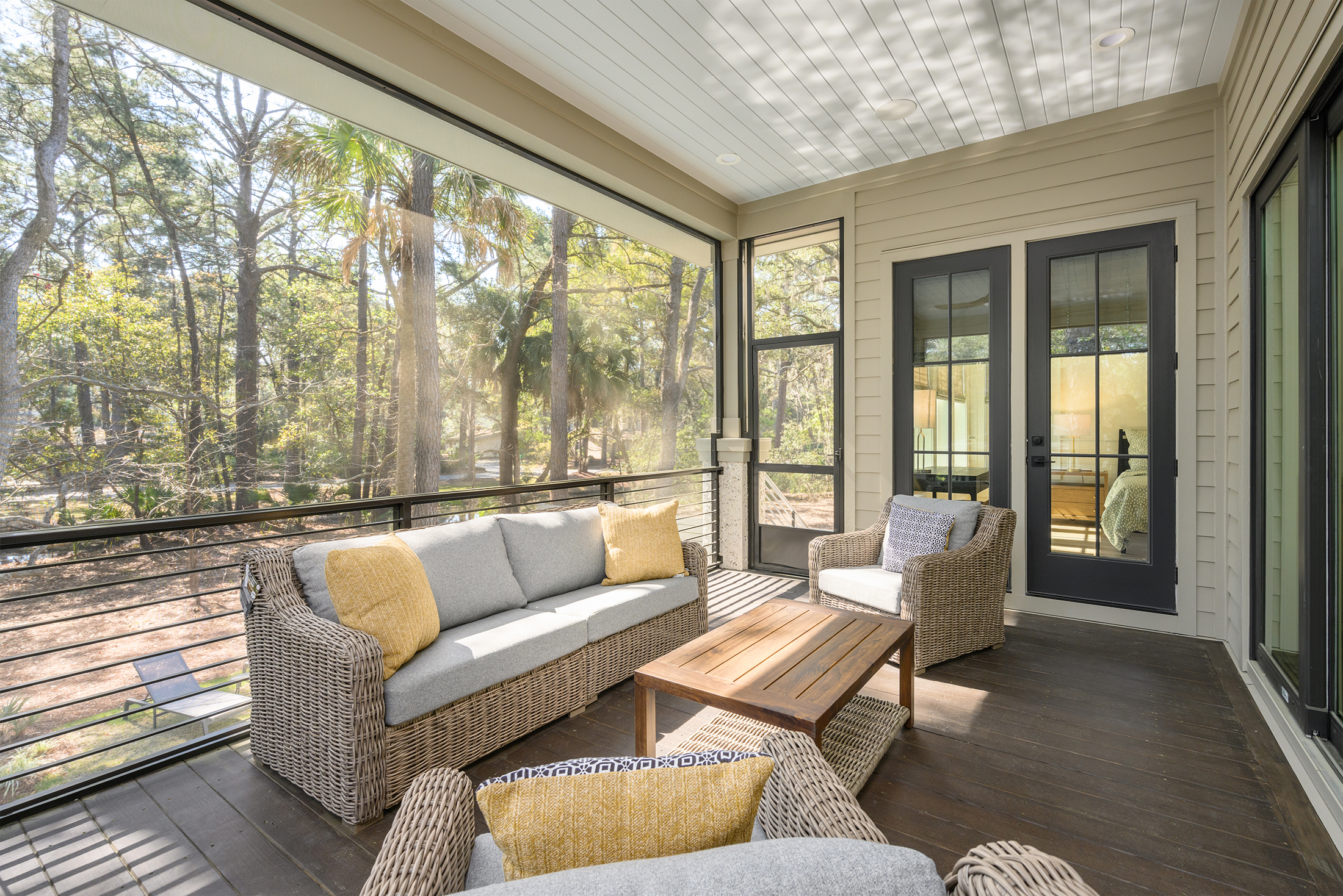 Screen porch down to pool