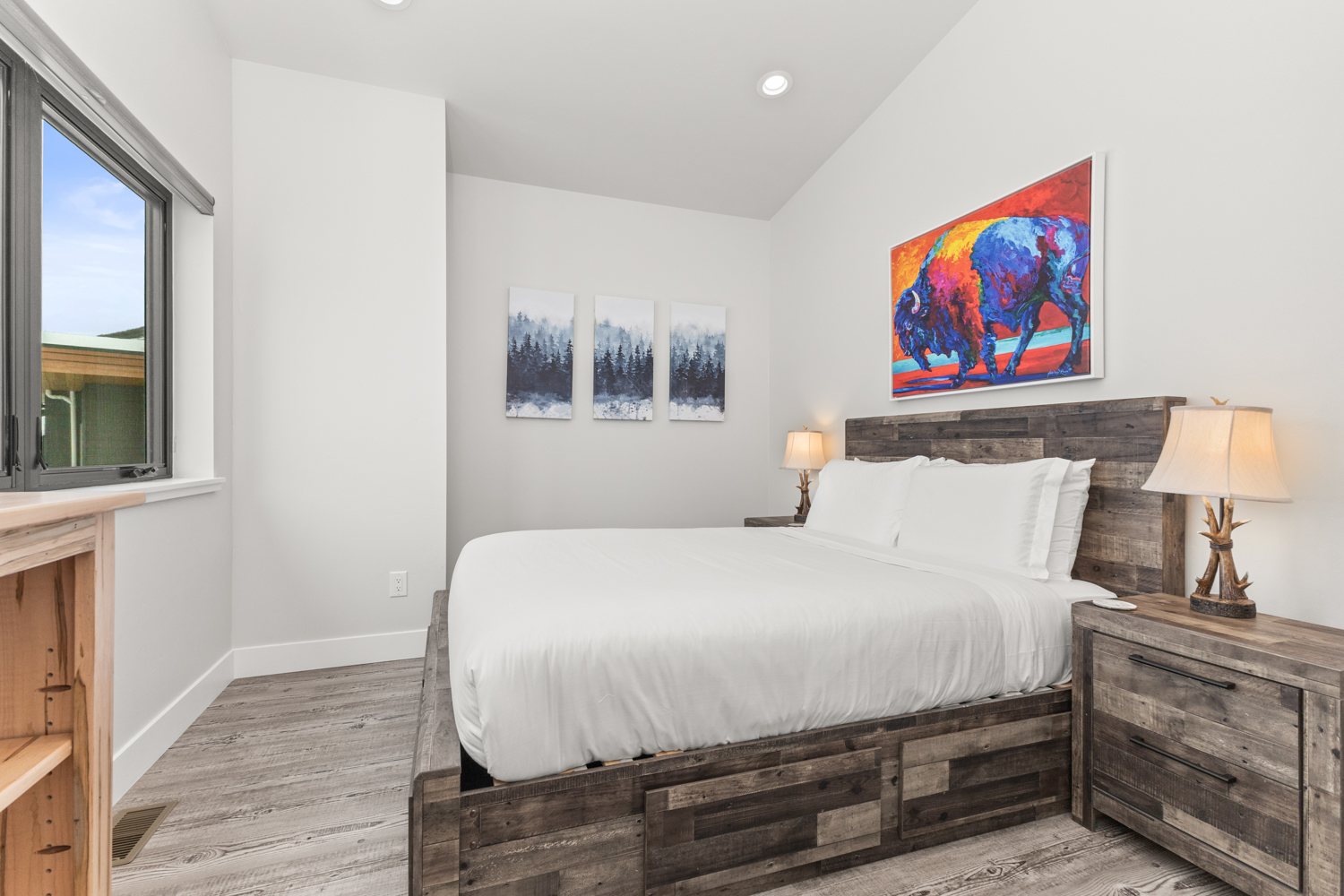 Upper Level - Queen Bedroom #2