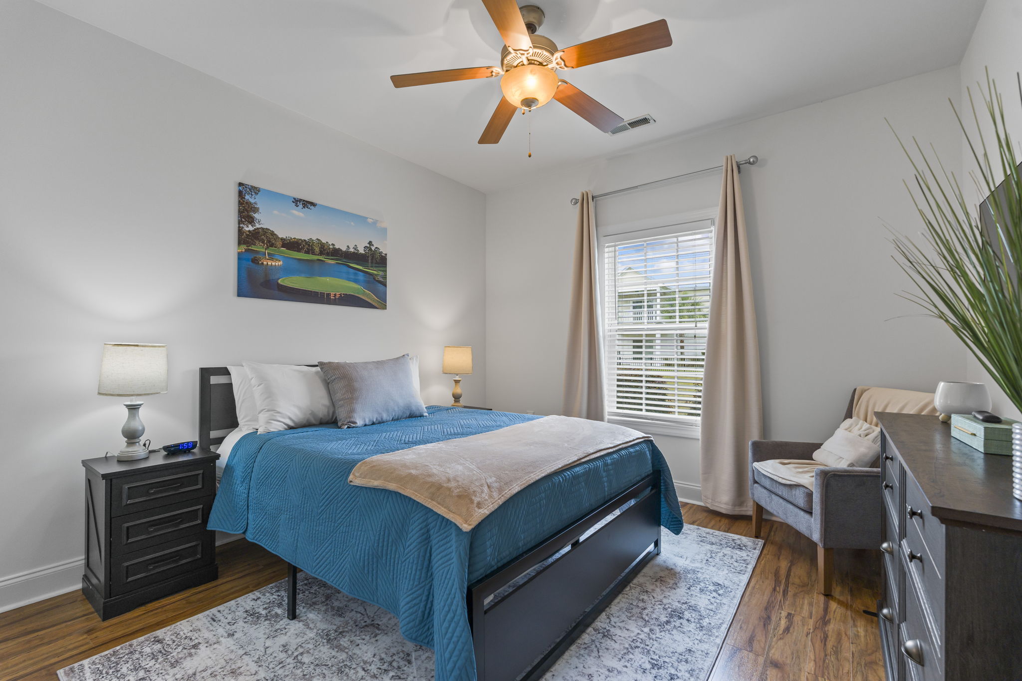 The Saint Andrews Room - Third Bedroom with King Bed and Ensuite Bathroom