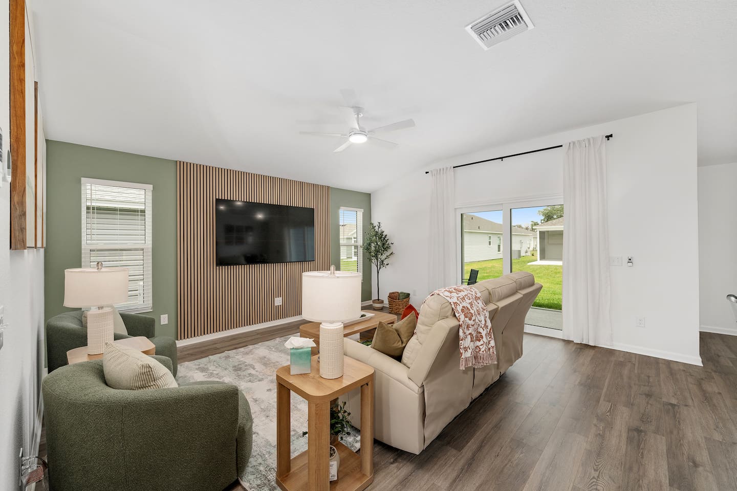 Modern, cozy, and designed for gathering — this stylish living space is the heart of The Villages Social Club Retreat.
Relax with friends, stream your favorite shows on the large TV, or unwind after a day of golf, music, and sunshine.