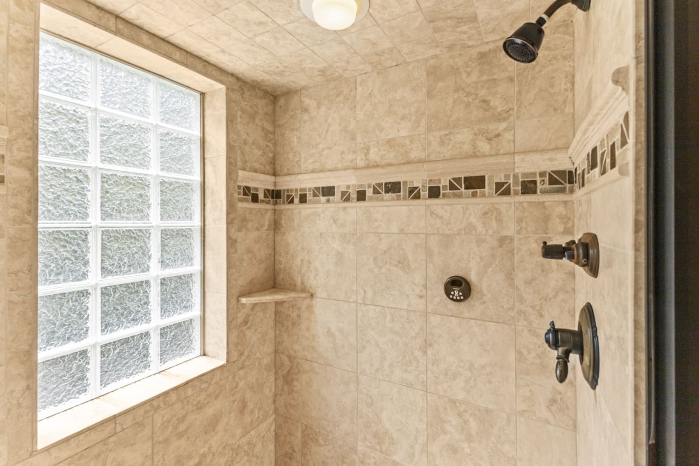Top Level - Ensuite Bathroom 1 - Shower