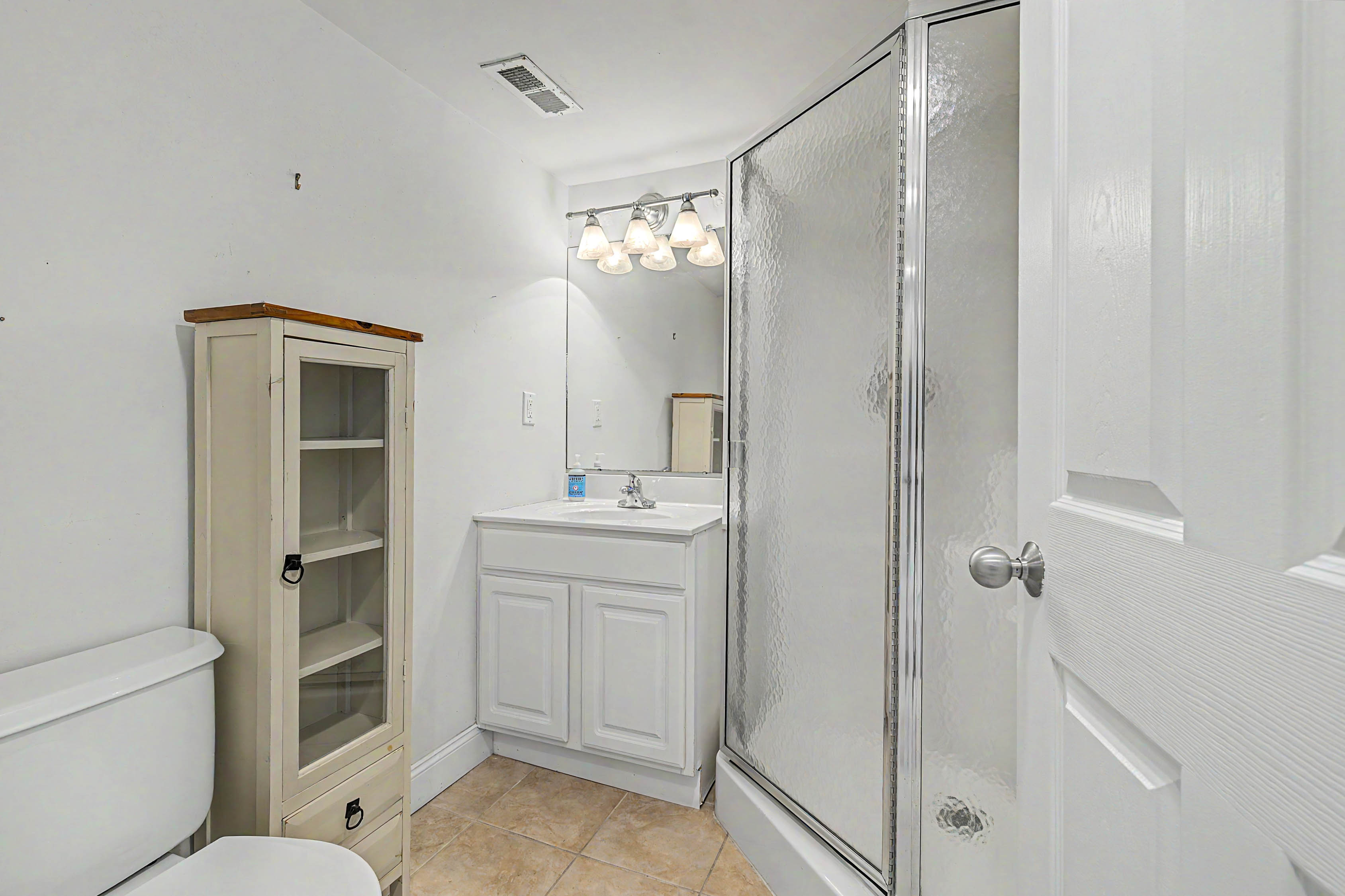 Full_Bathroom_Shower_Vanity