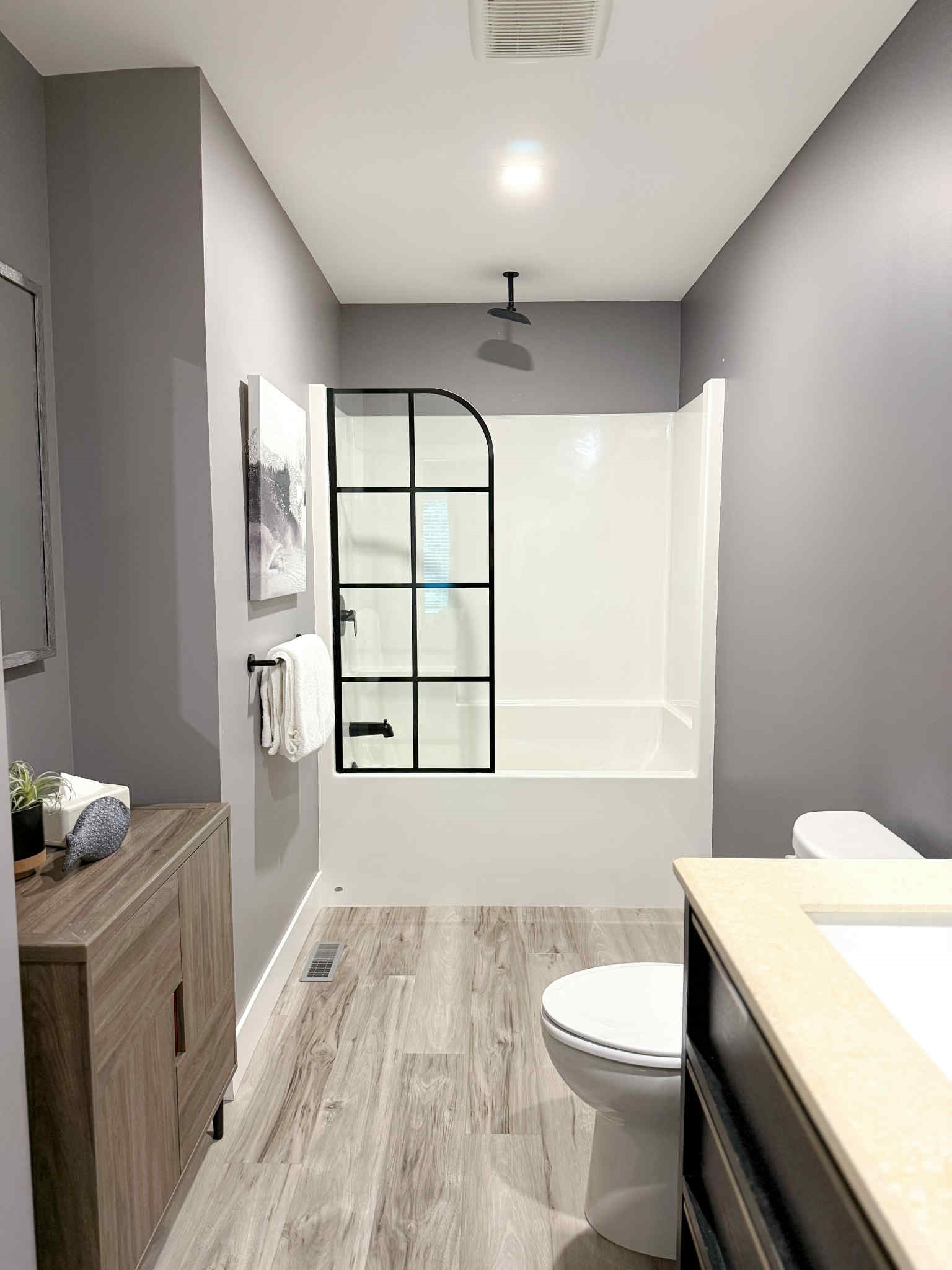 Full large roomy ensuite attached to the primary bedroom.