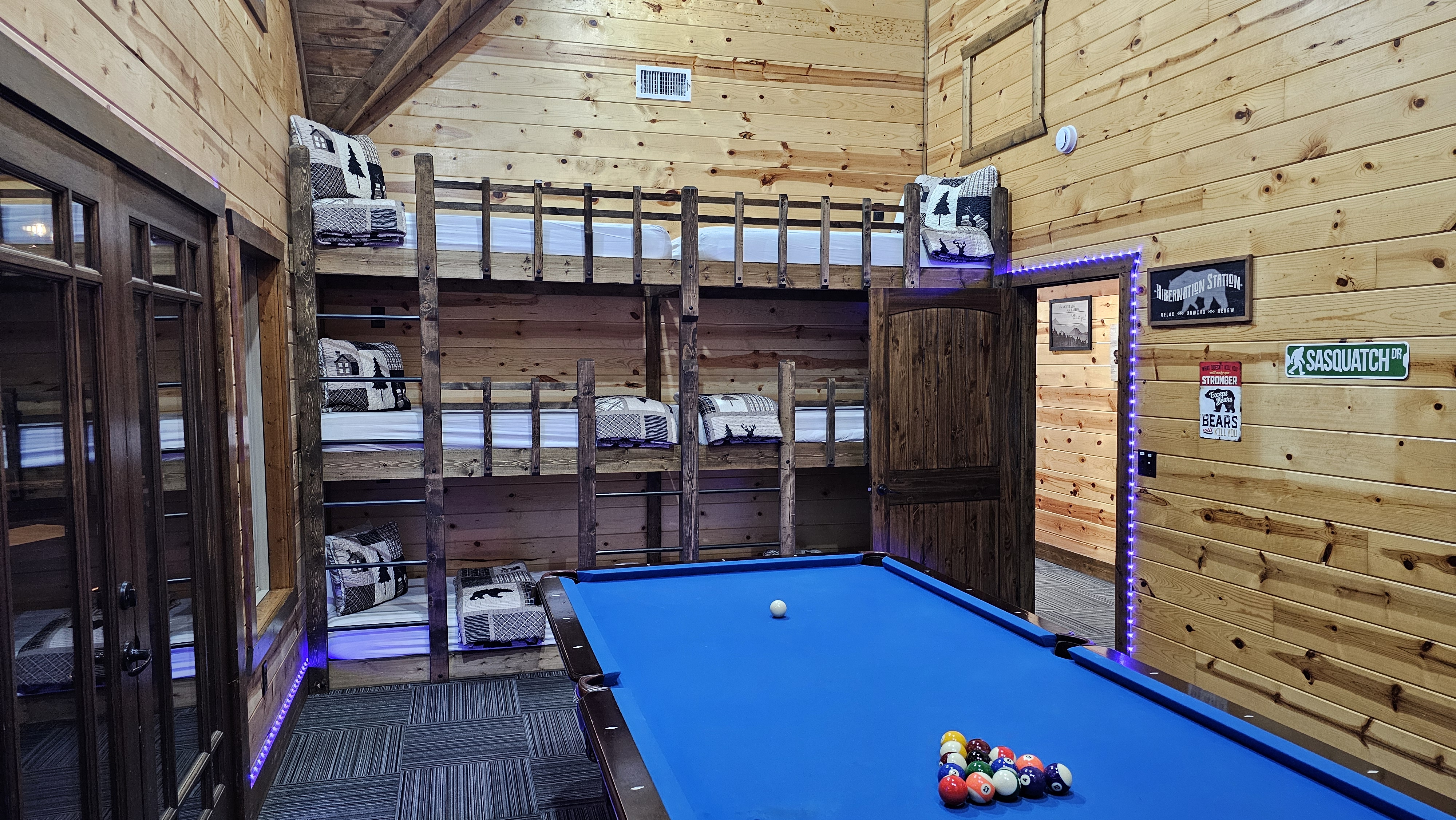 Pine & Hearth Lodge