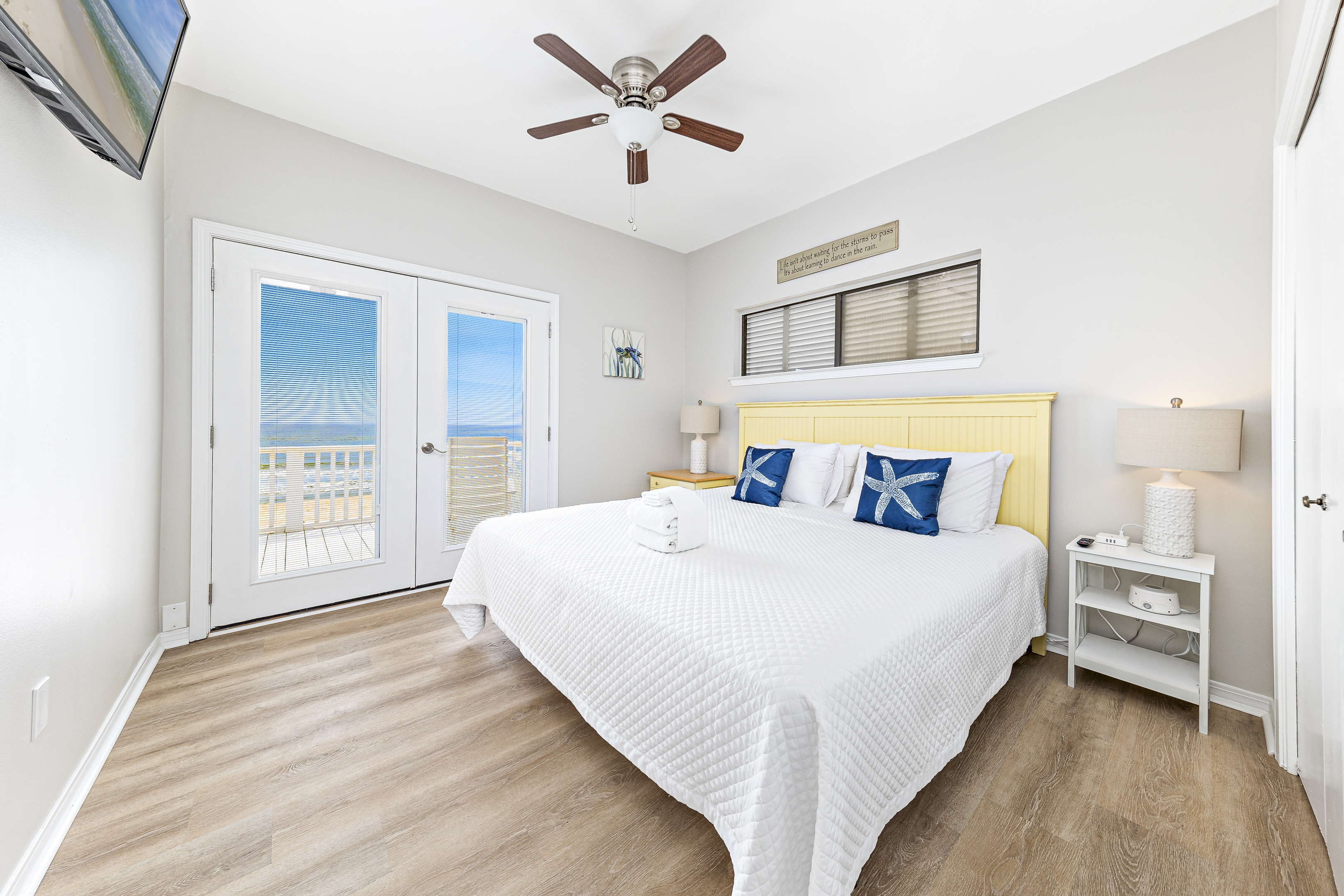 King Bed with ocean view &amp; deck access on West Side (Bedroom 5)