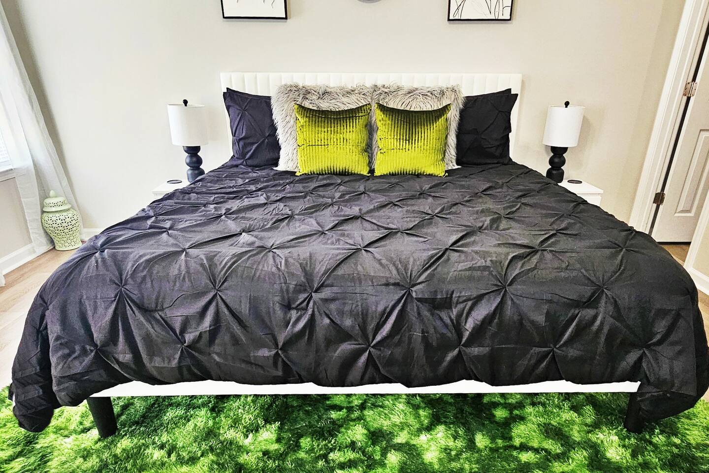 Can you say plenty of space??? Perfect for relaxing and catching up on your favorite TV show. 