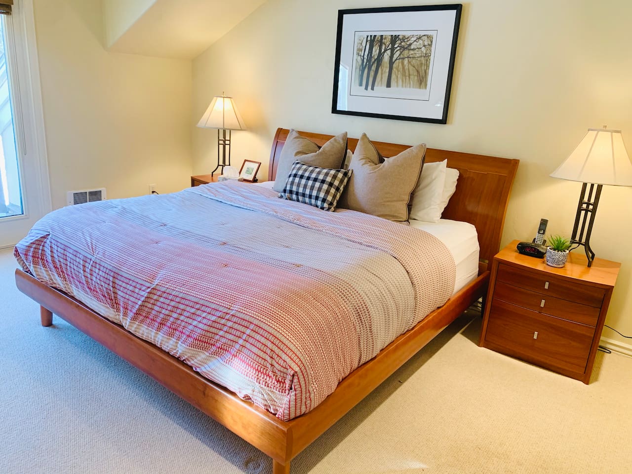 Bedroom 1 (King)