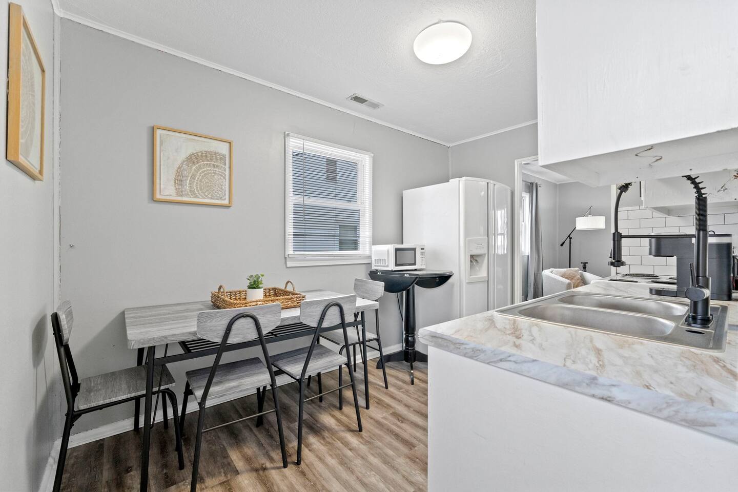 dining/kitchen