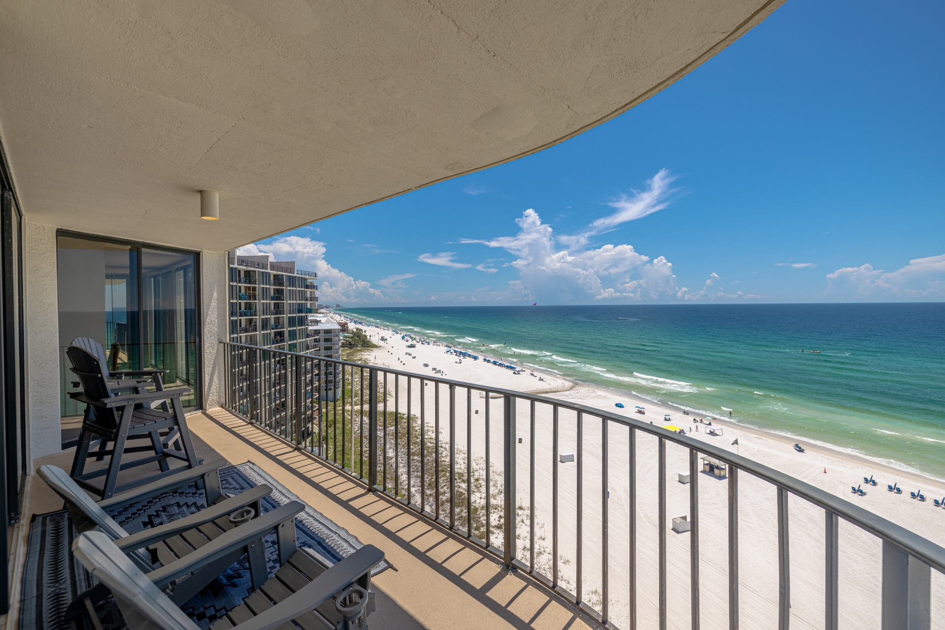 Wrap around balcony: Beach view