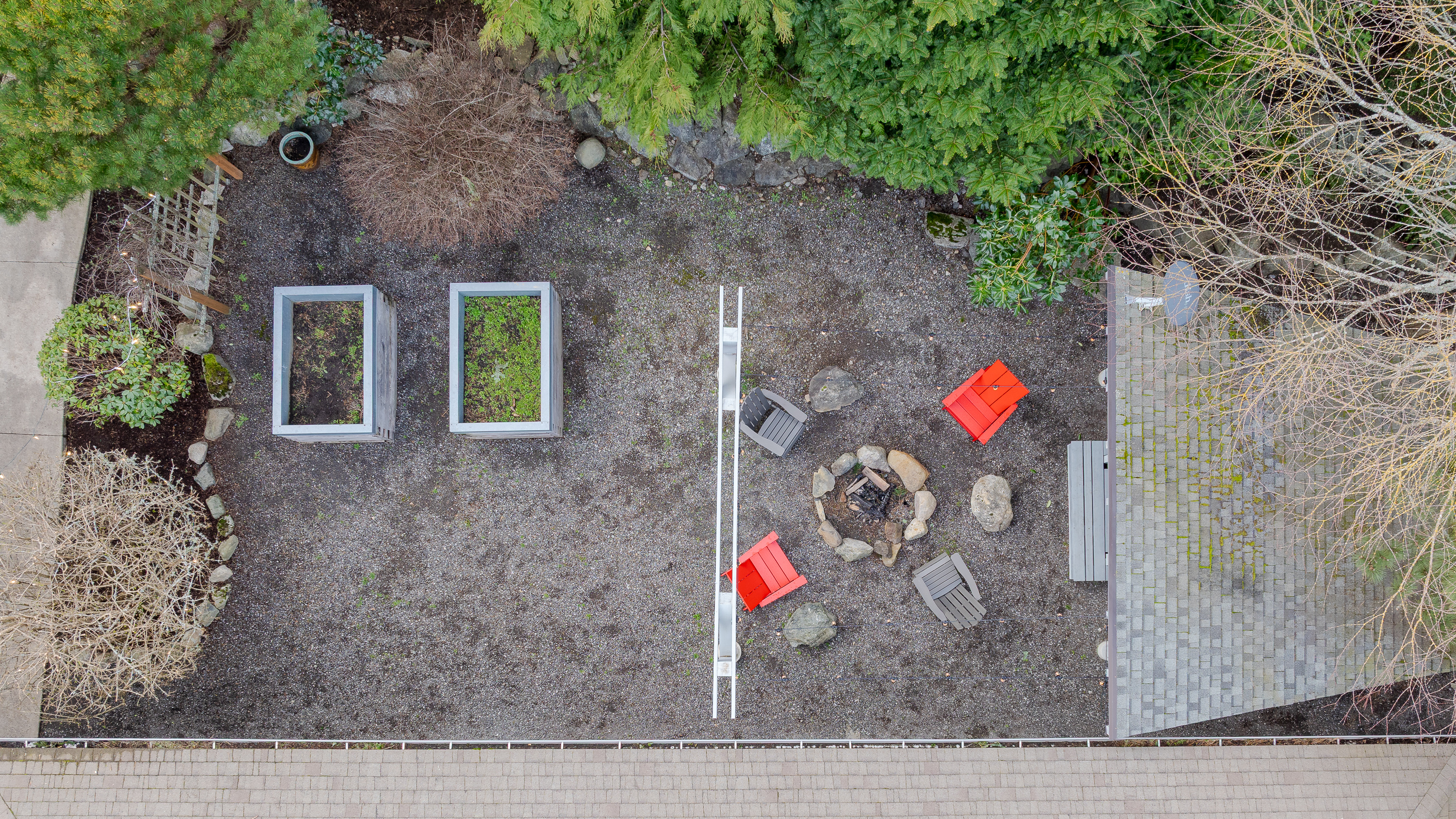 The hot tub is sheltered from the elements, making this absolutely perfect for anything mother nature throws us. In the summer the raised beds are full of beautiful plants, adding aromatherapy to your stay. 