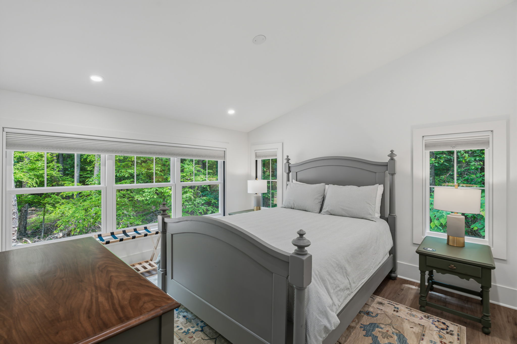 Upstairs Bedroom - Queen Bed