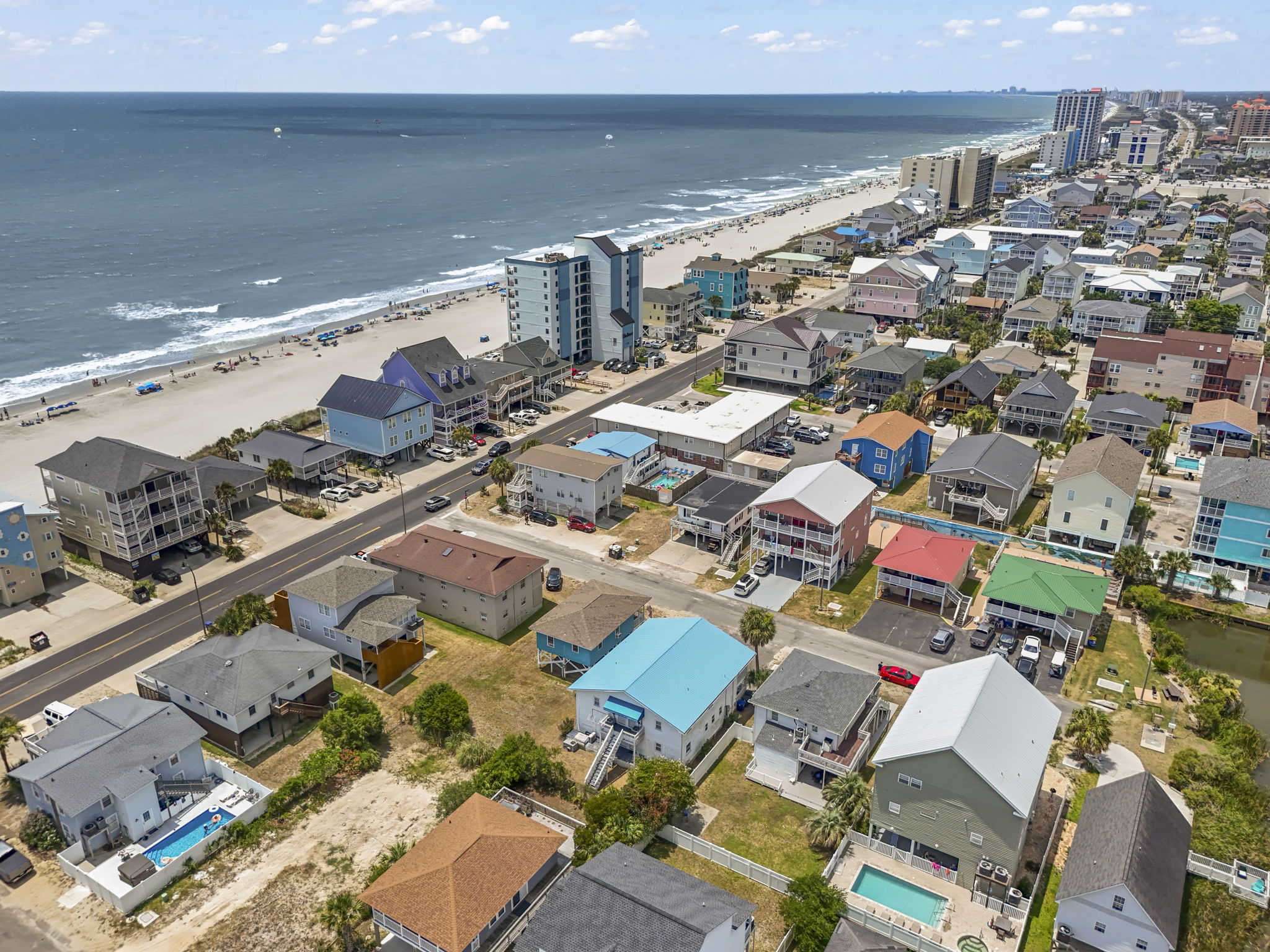 Perfect location, less than 1/4 of a mile to the Cherry Grove Fishing Pier and half a mile to Bolineau's and restaurants