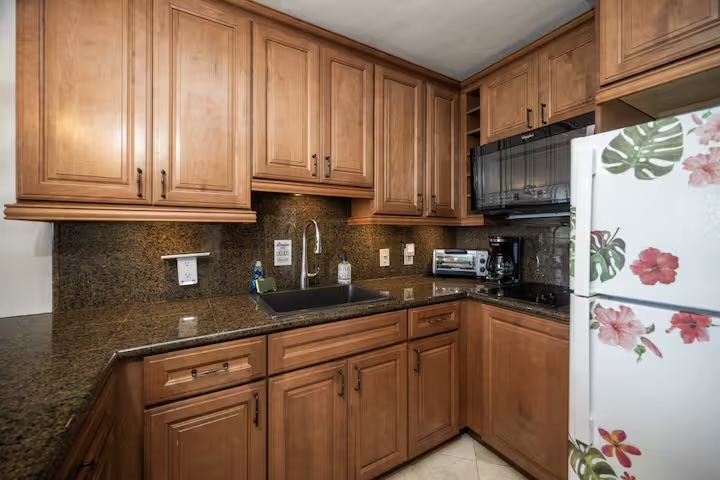 Equipped with a stove top, microwave and toaster oven and a very tropical refrigerator