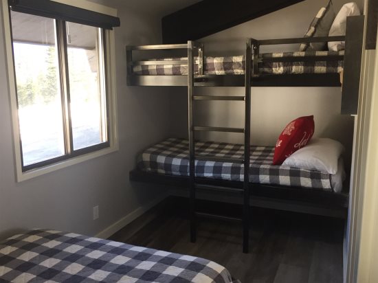 Bedroom: Twin bunkbeds.