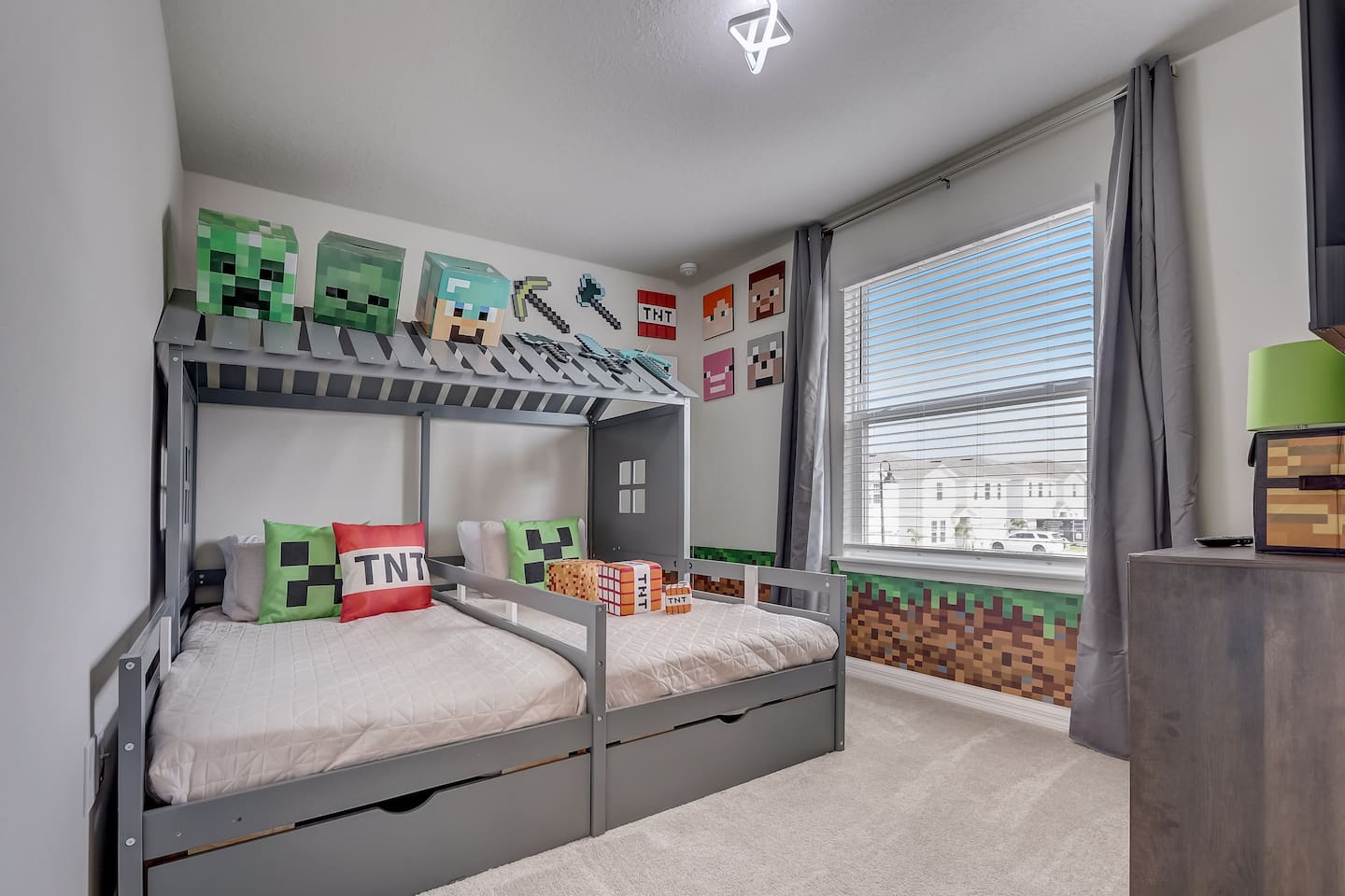 Bedroom  | 2 Twin Beds | 2nd Floor | Smart TV | En-Suite Bathroom