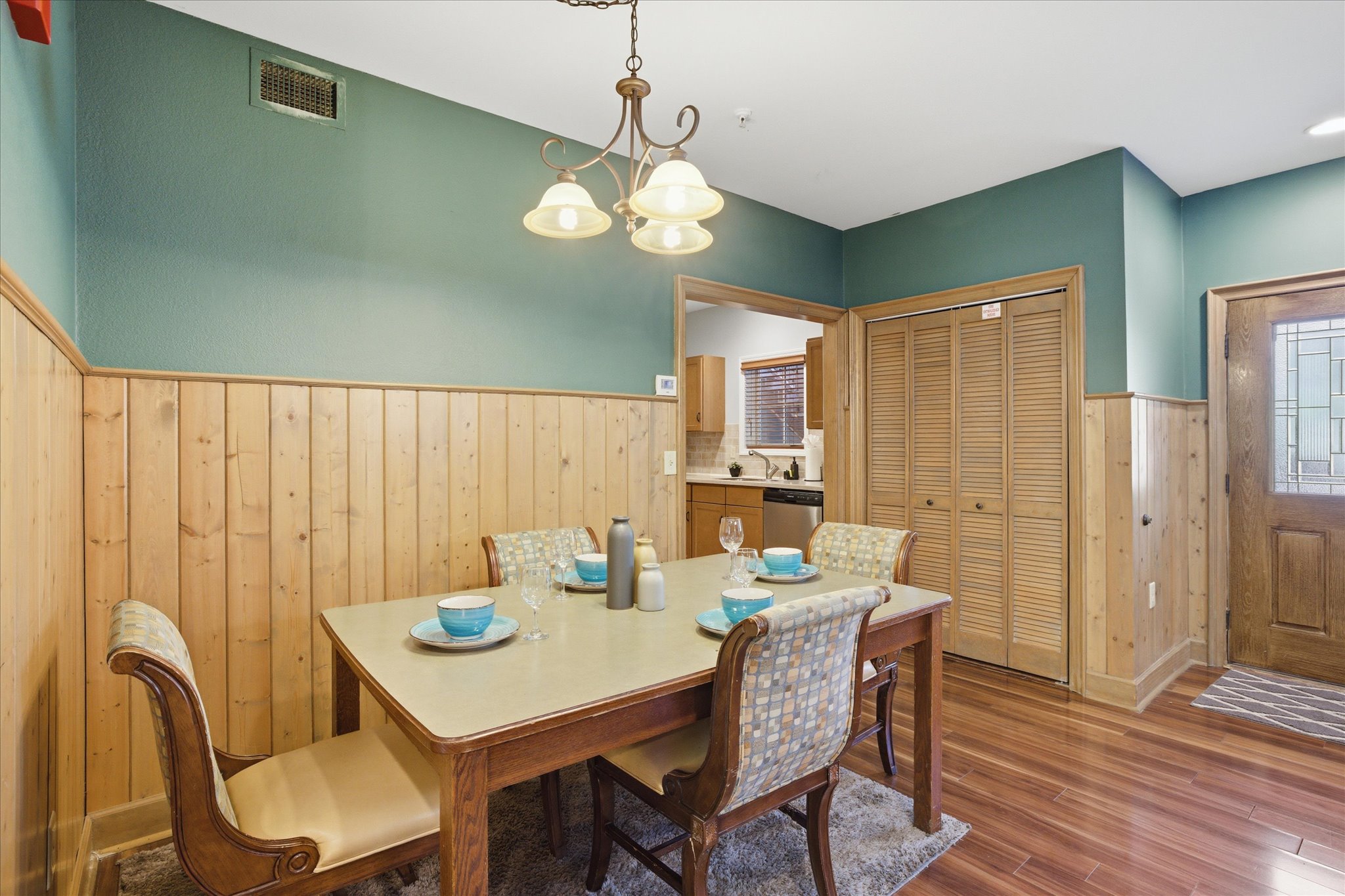 Enjoy meals together in this dedicated dining space with seating for four, set just off the main living area. With great lighting and an open feel, it’s perfect for everything from morning coffee to relaxed dinners.