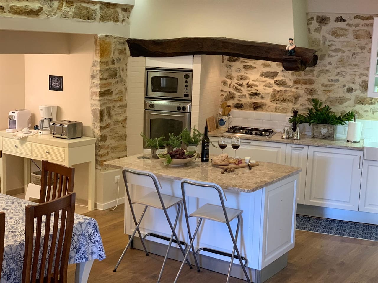 Kitchen With Island Seating