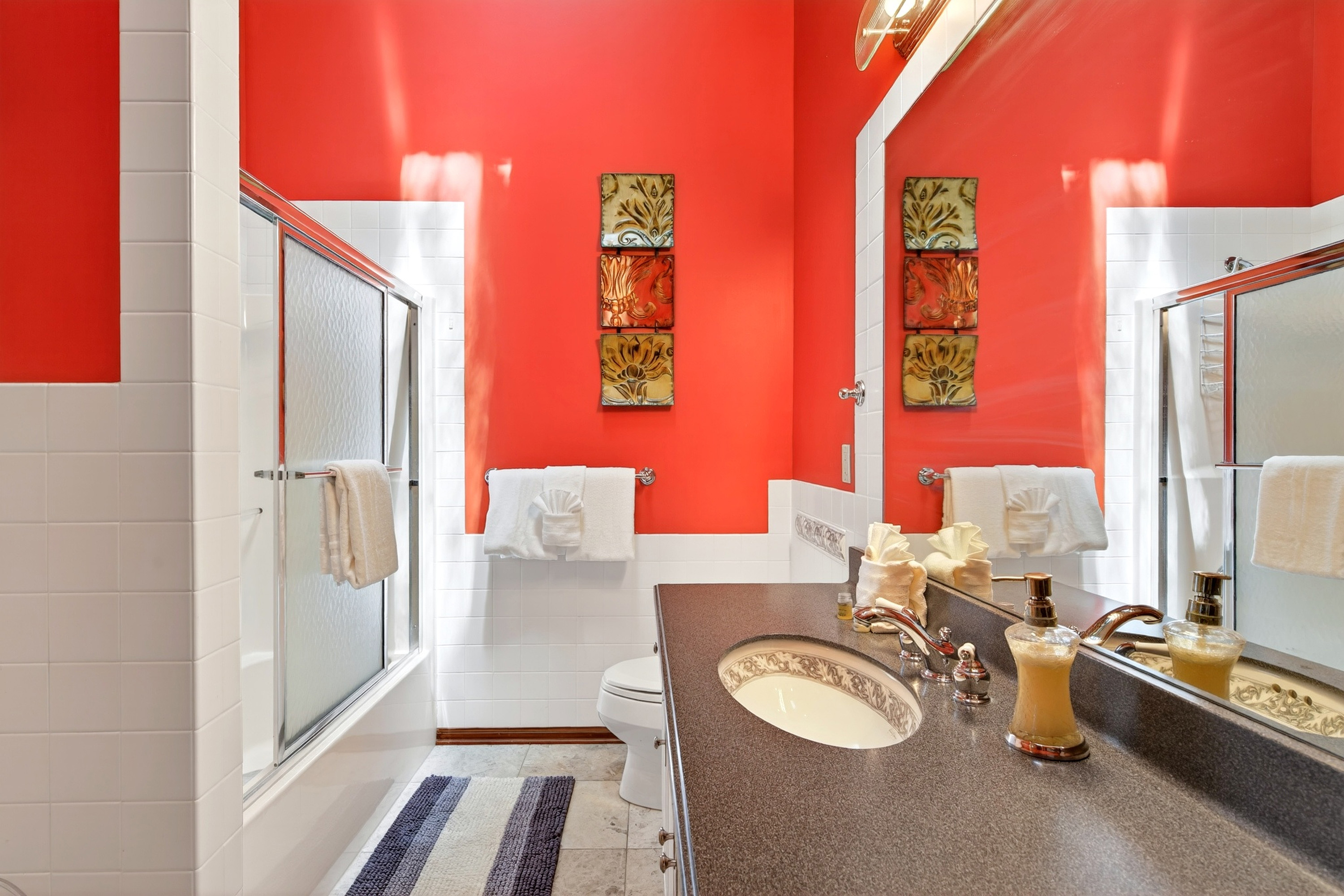 Main level full size bathroom in between the additional rooms