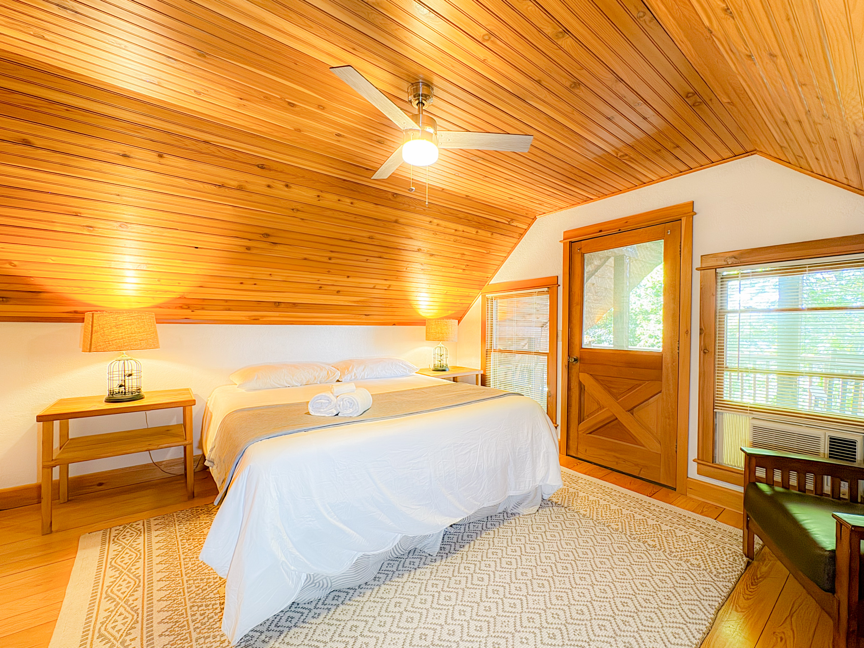 King Size Bedding | Comfy Gel Memory Foam Bedding | Linens provided