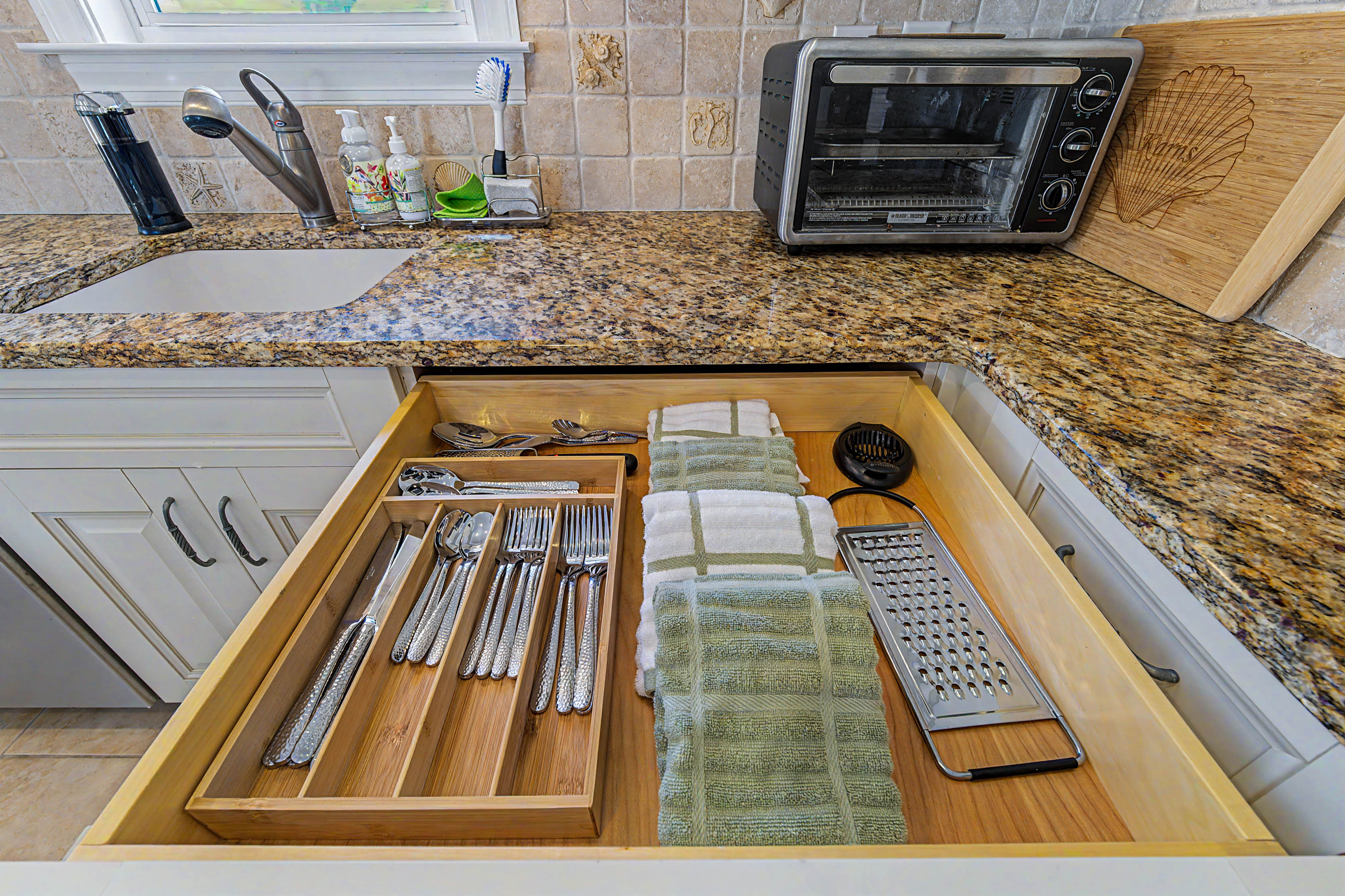 organized_cutlery_drawer_kitchen
