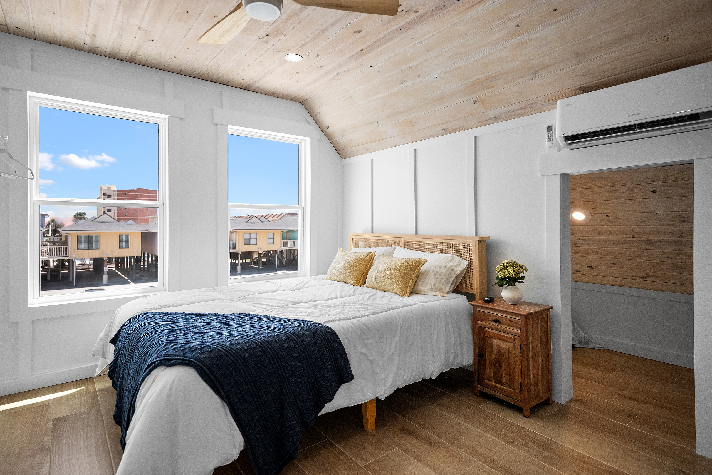 Another look at the upstairs queen bedroom and its bonus sleeping space.