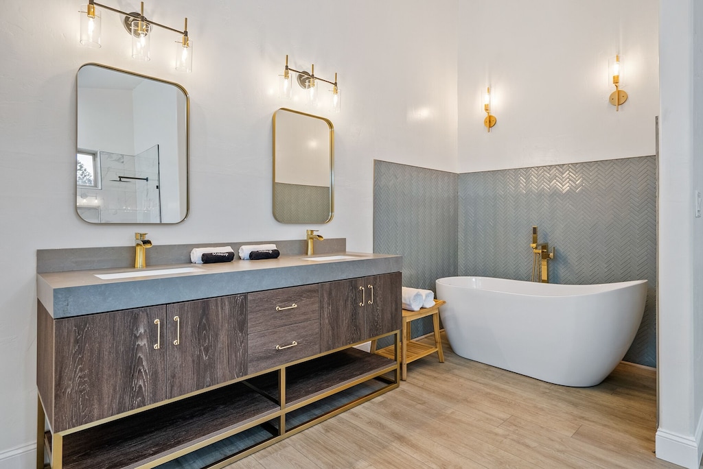 Deep soaking tub, dual vanity sinks