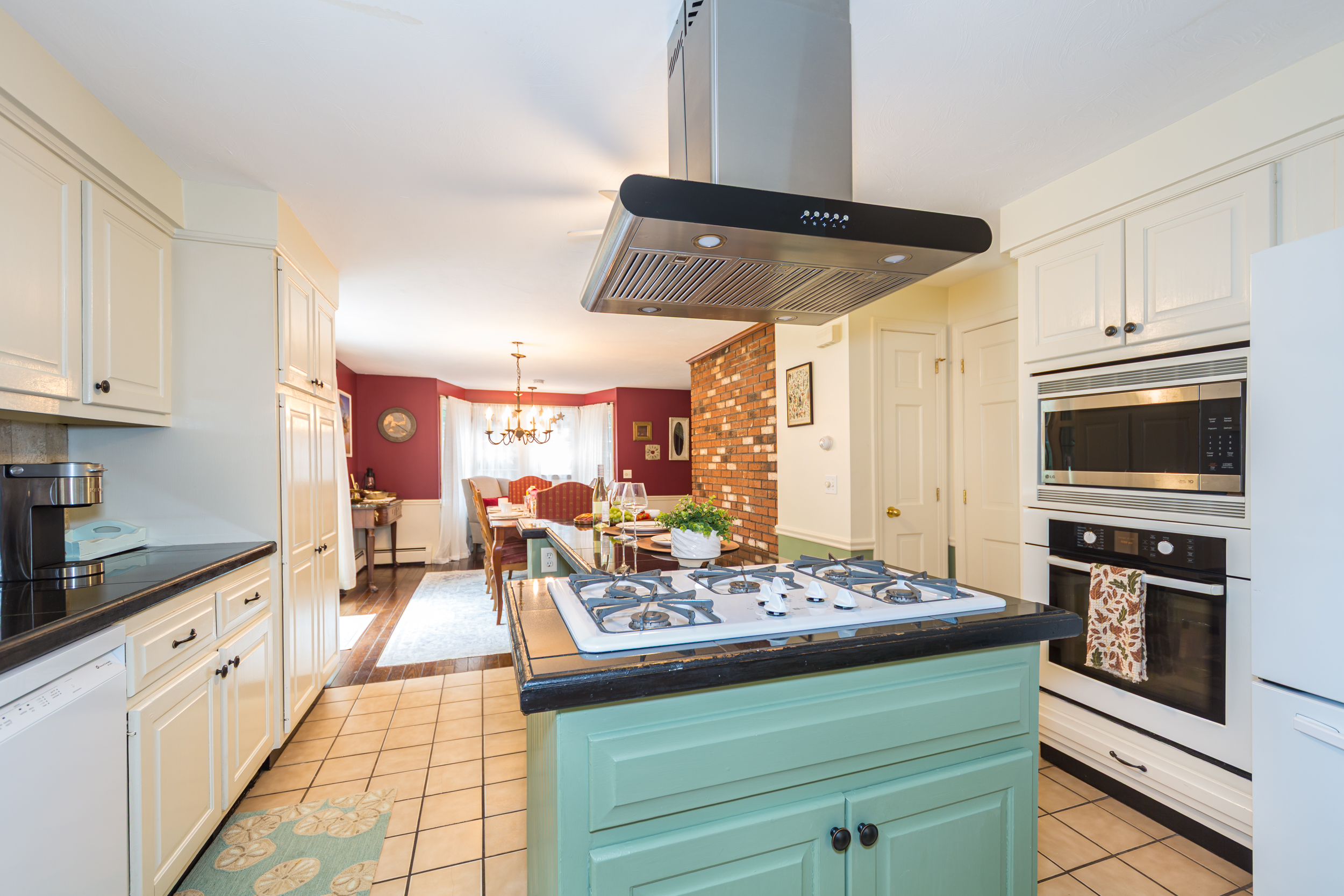 A well-stocked kitchen, perfect for anything from quick snacks to full meals.