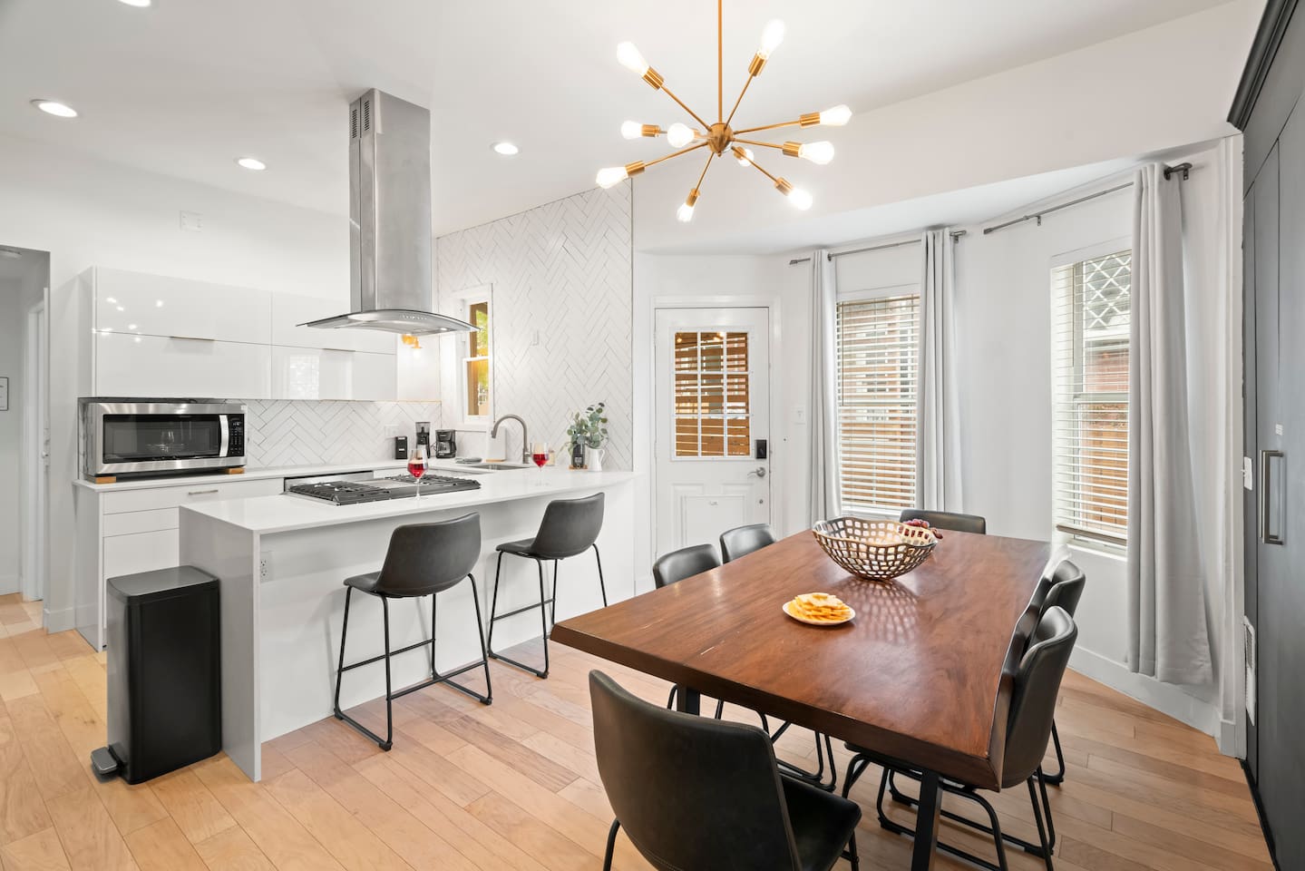 "Perfect home for our family of 4. Used the kitchen daily. Well supplies kitchen and cozy, quiet bedrooms. Very clean home too." - Stephanie (November 2024)