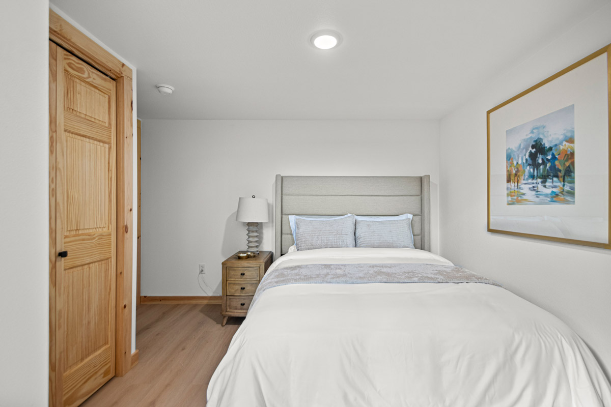 Main Queen Bedroom