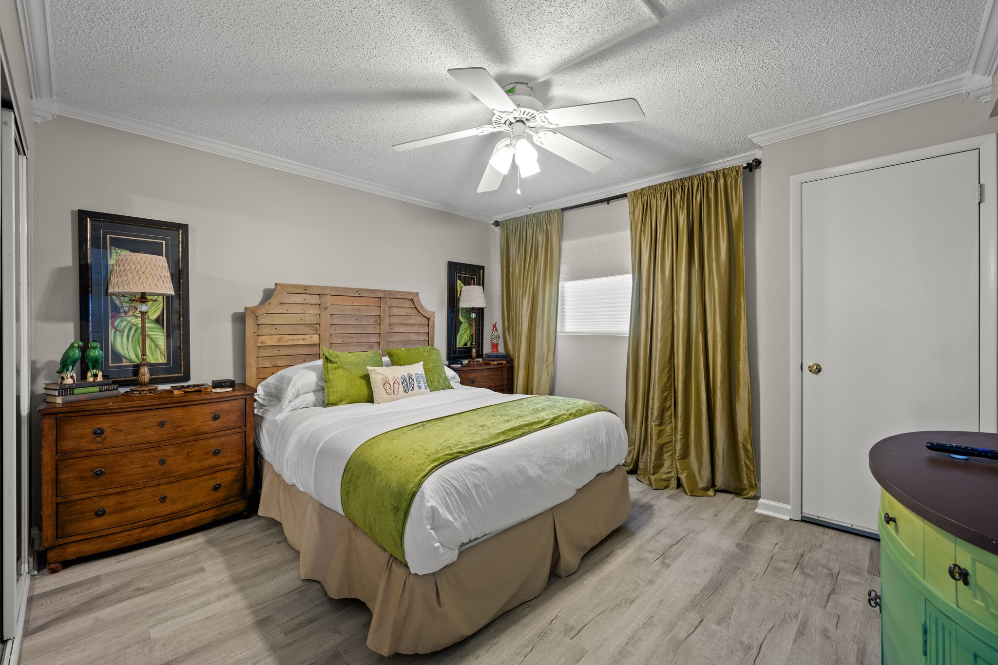 queen bed