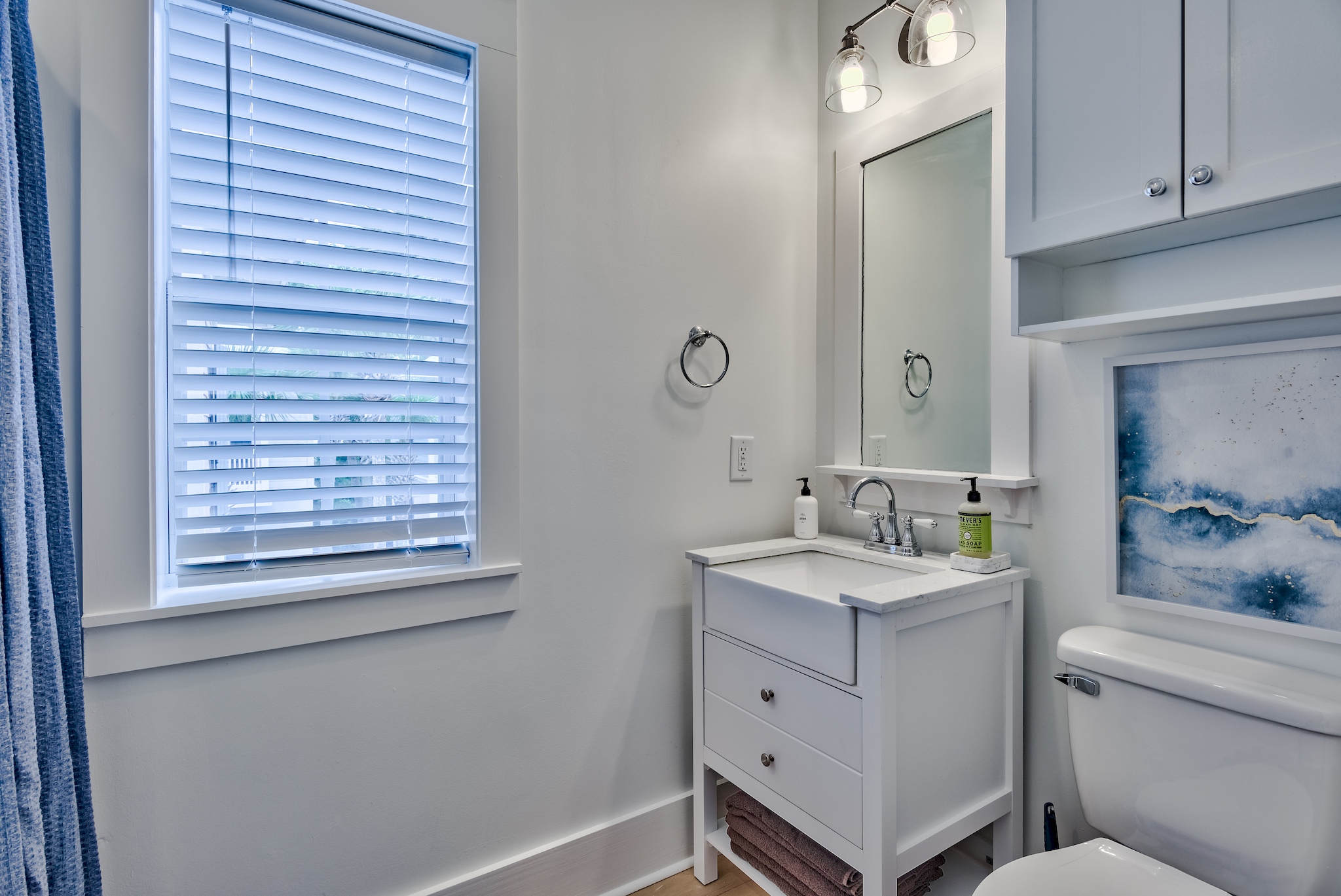 Bathroom vanity