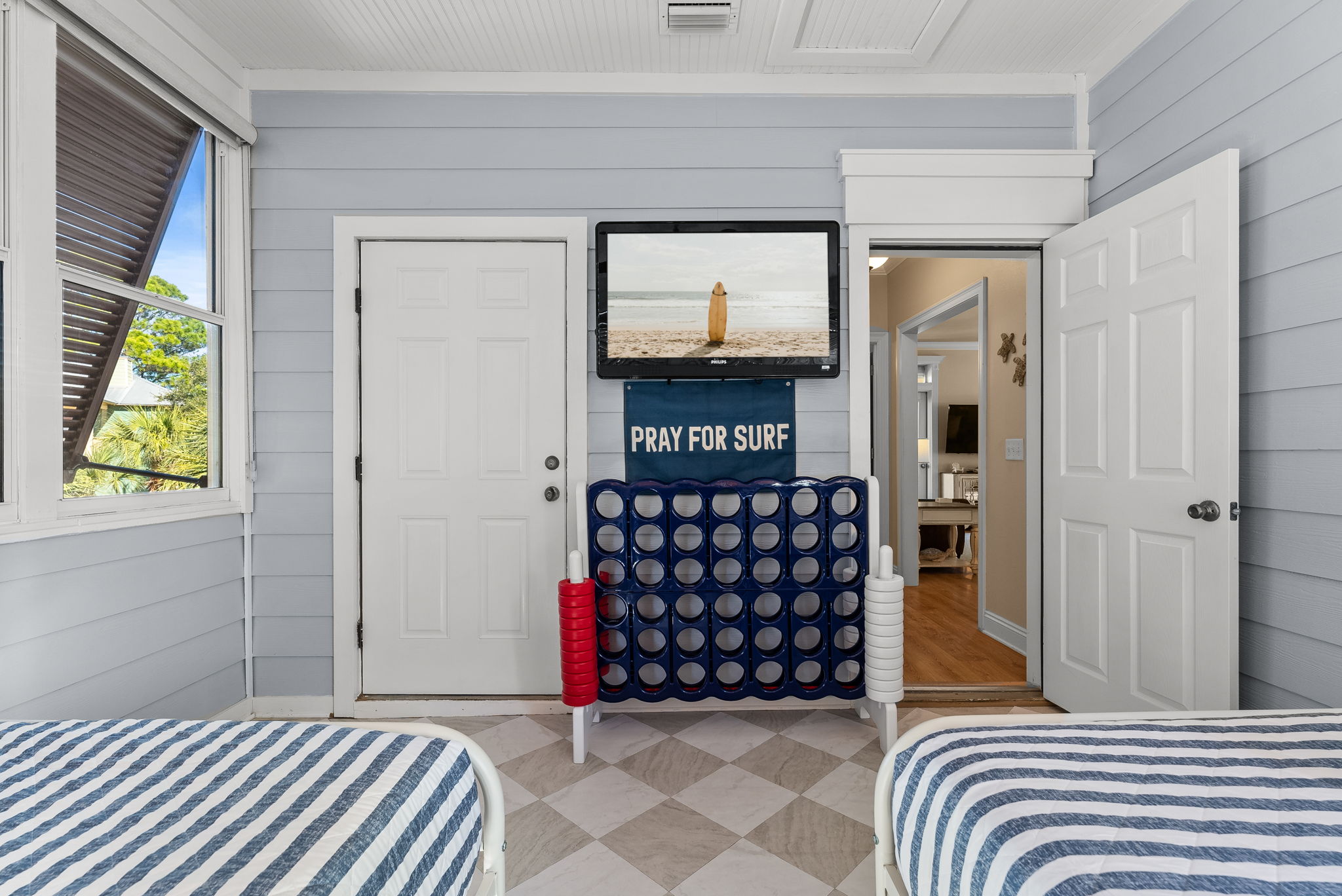 Bright Guest Bedroom with Blackout Rolldown Shades and two Double Beds