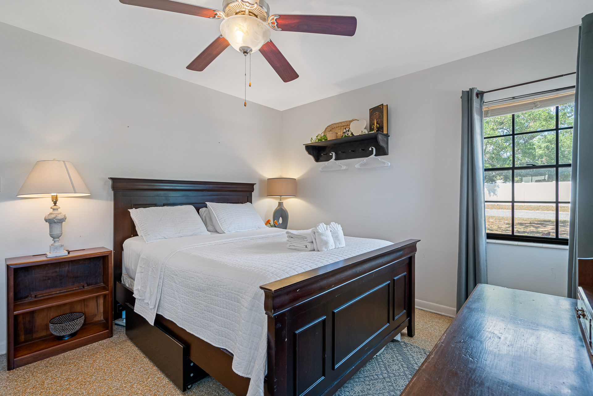 Lake Oasis—Large Private Unit, Ducks Visit Daily! 4