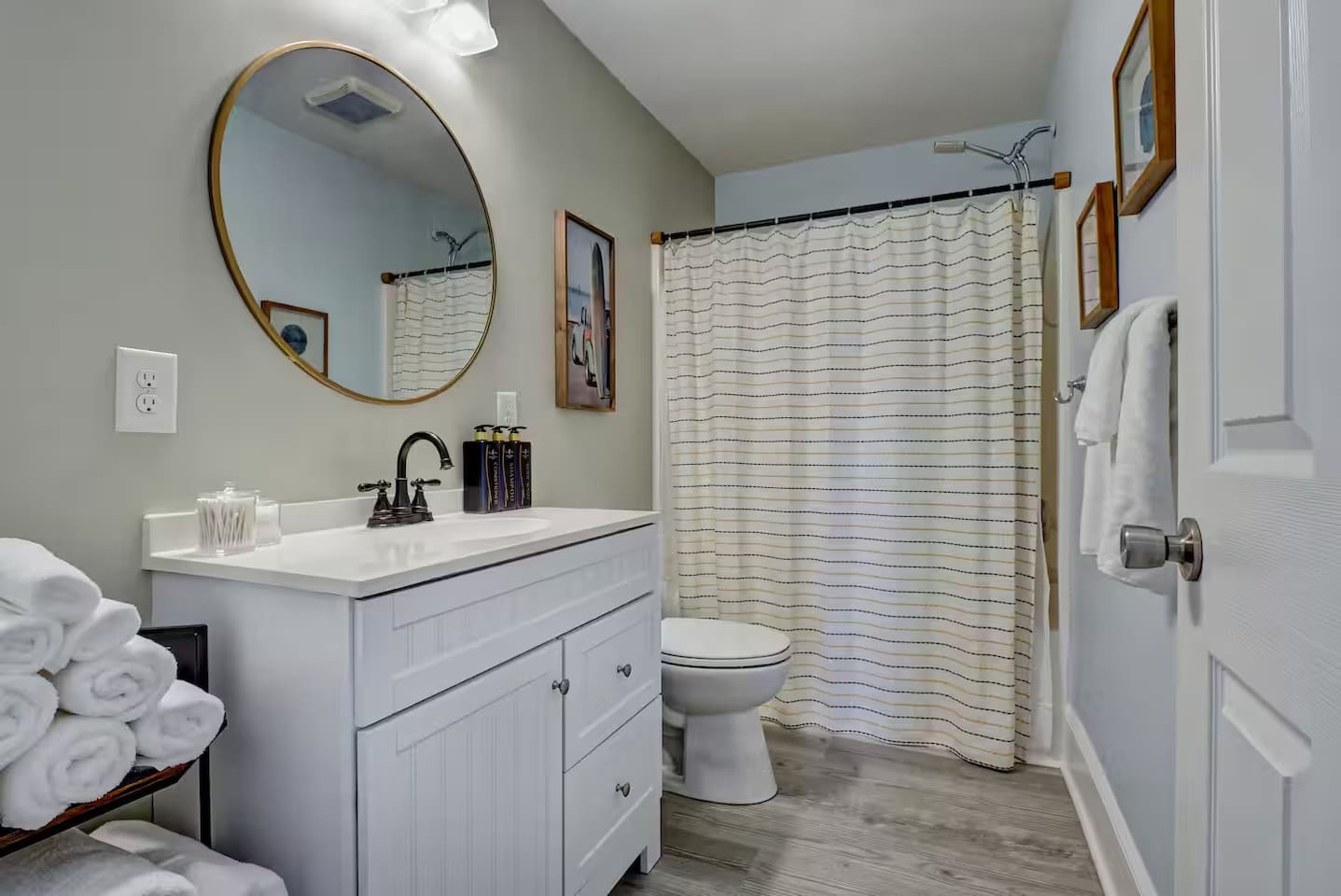 Bathroom 2 - Hall bath with tub/shower combo