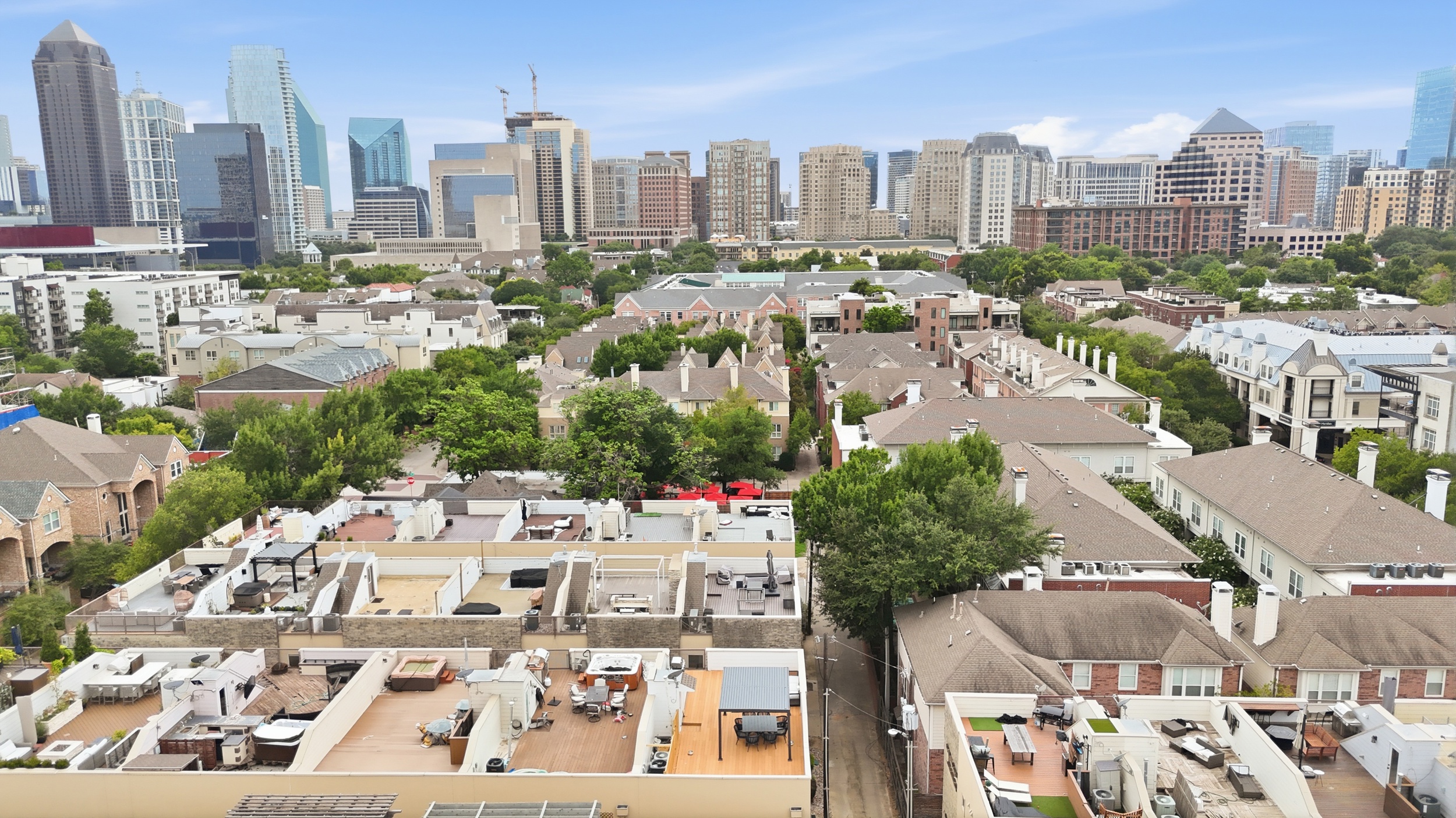 Experience vibrant Dallas from your stylish rooftop retreat with stunning skyline vistas!
