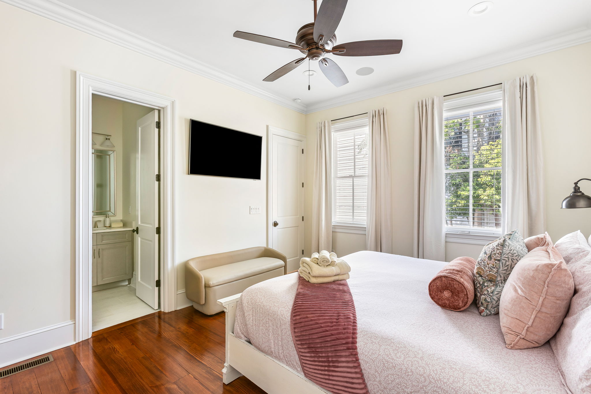 King bedroom 2