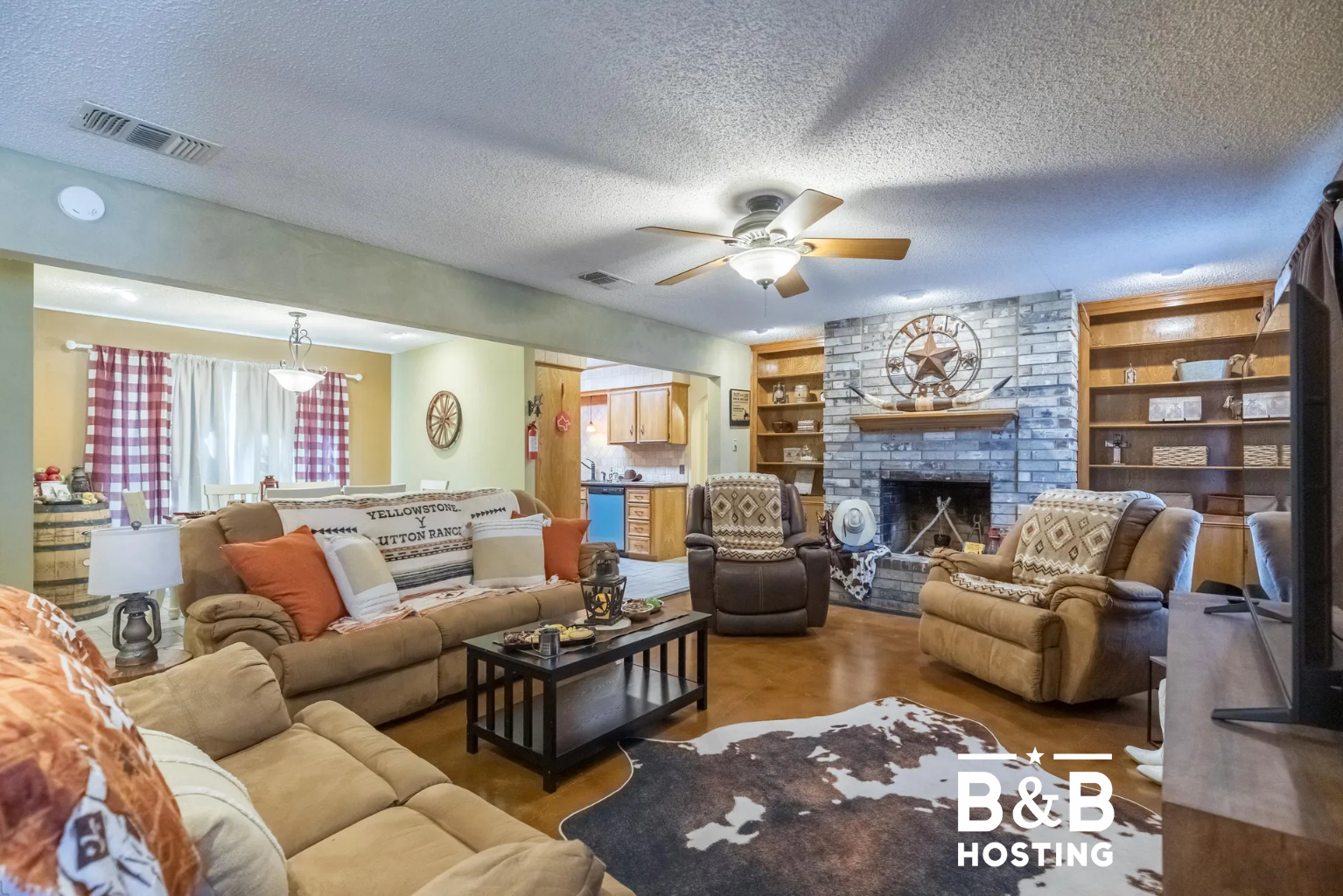 Kick off yer boots and hang up yer hat. This here livin' room can fit 7 of yer kinfolk, with six of em reclining-so you're sure to enjoy this room after a long day of ropin' and ridin'. 