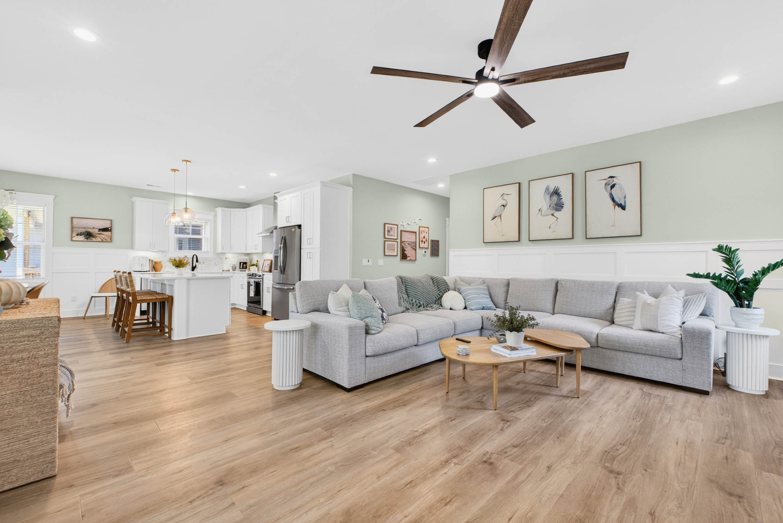 NEW 2025 Family Beach Home, Sleeps 9, Walk To Beach, Close to Everything