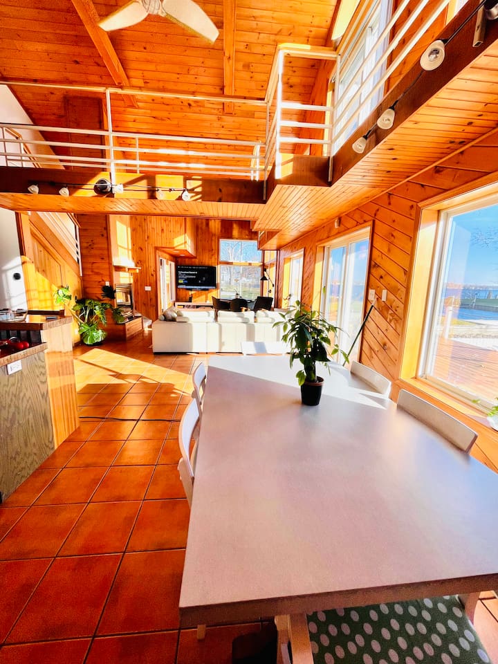 Loft area overlookingthe main living space.
