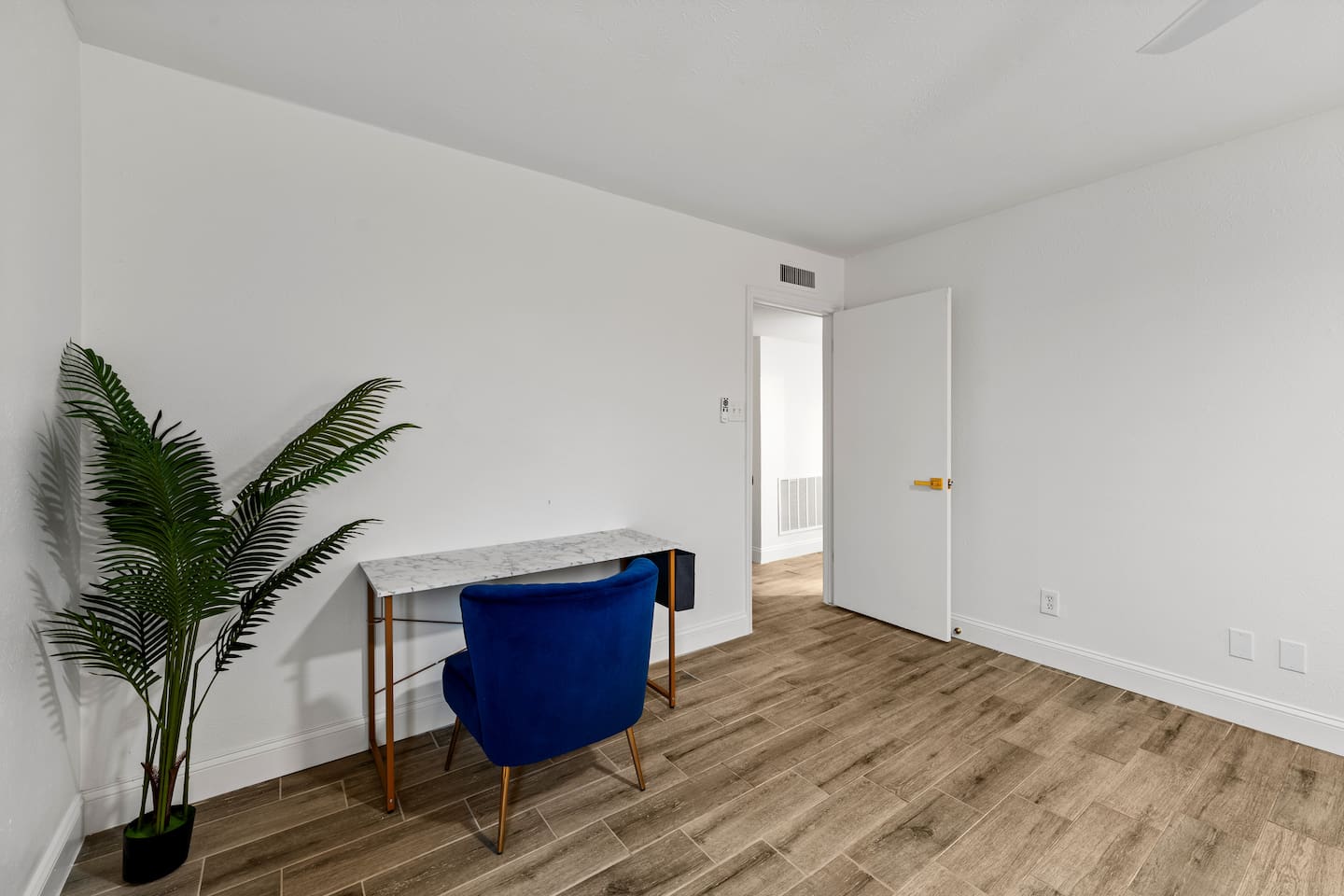 office spaced located in the master suite for moments of focus. 
